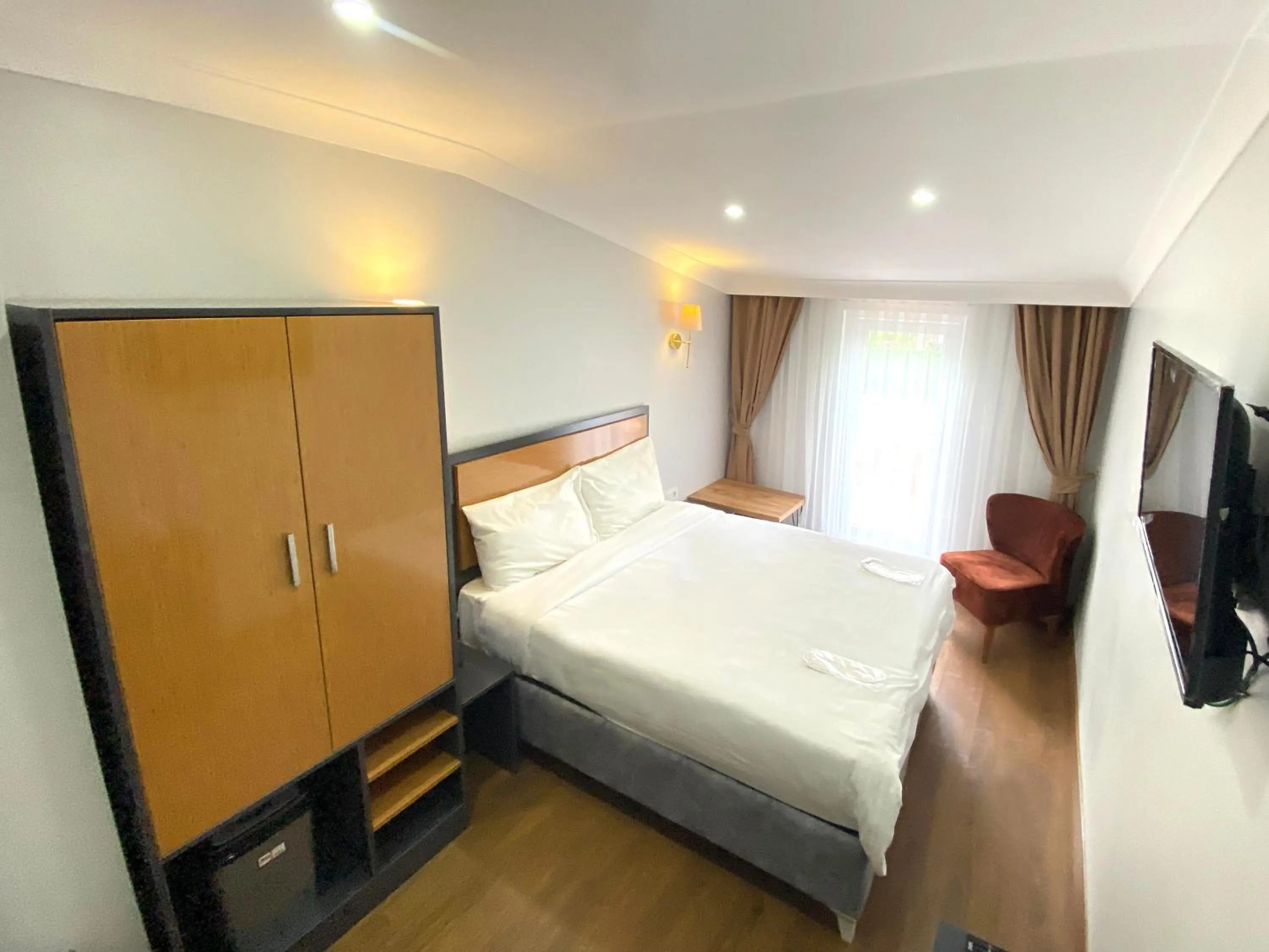 Photo of the whole room, Bed in iNALENS AİRPORT HOTEL