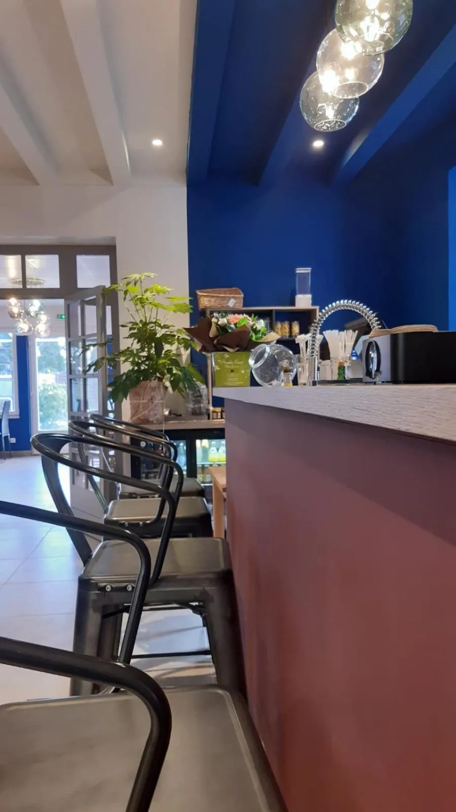 Lounge or bar in Logis Hôtel Restaurant Le 1050