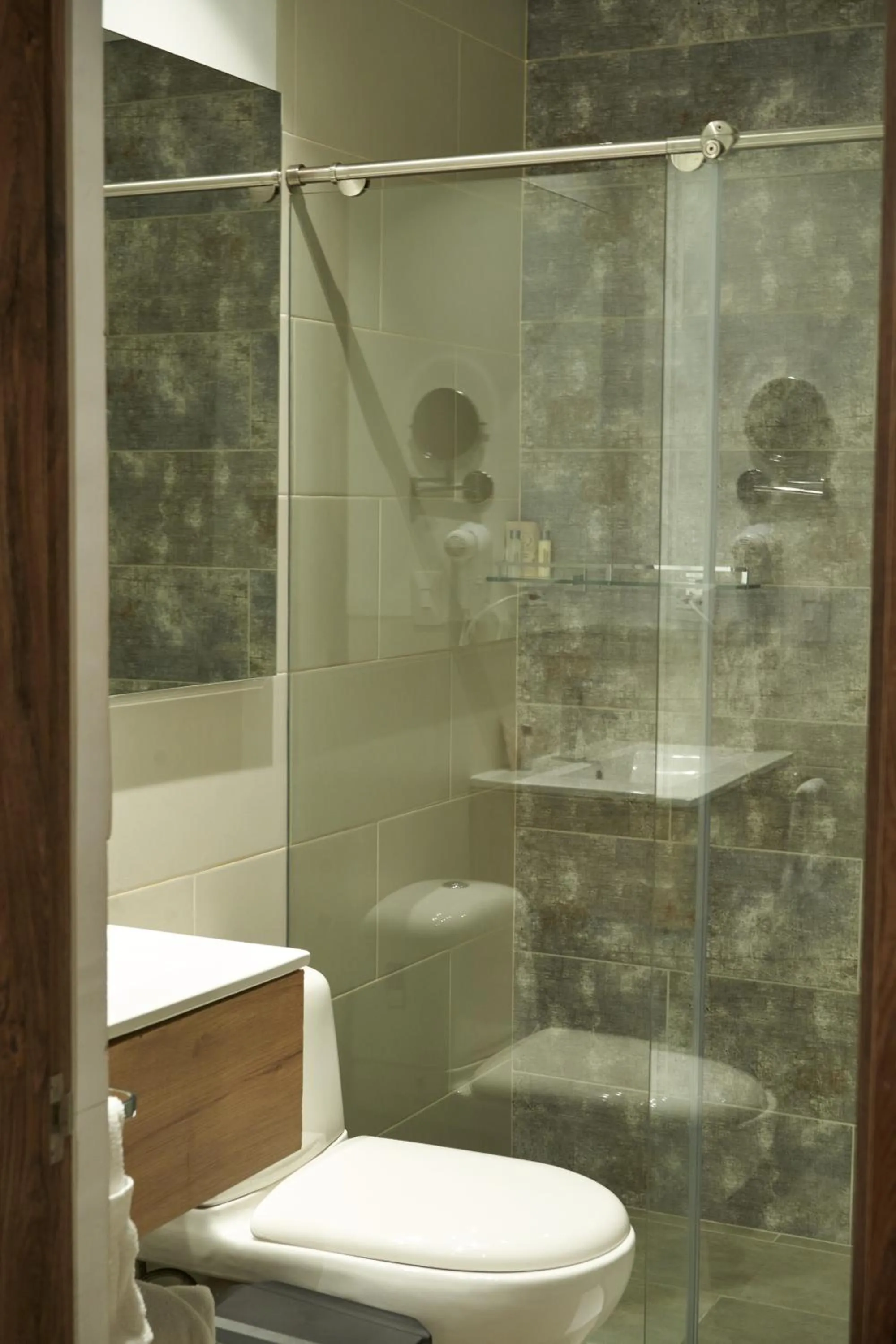 Shower in Eutopiq Hotel