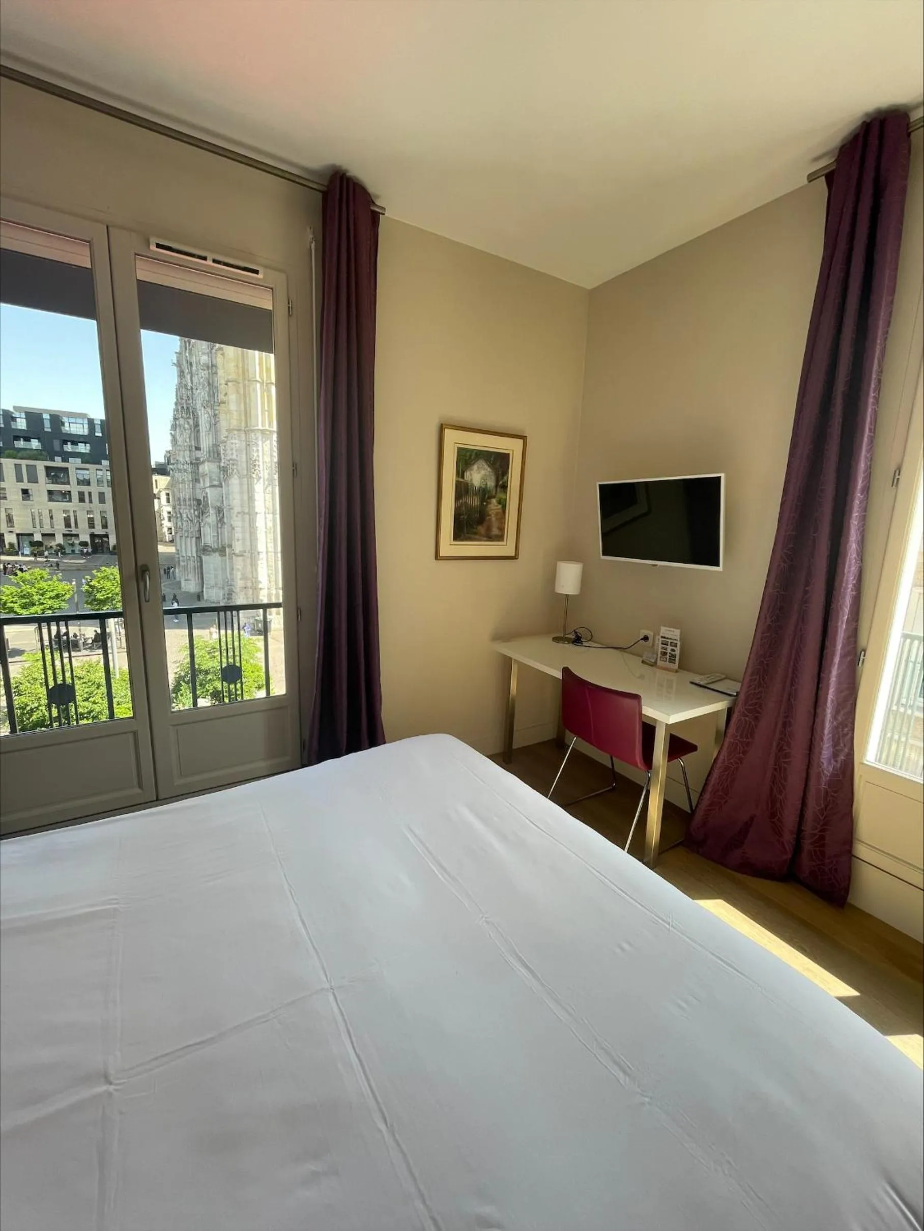 Bed in Hôtel Cardinal