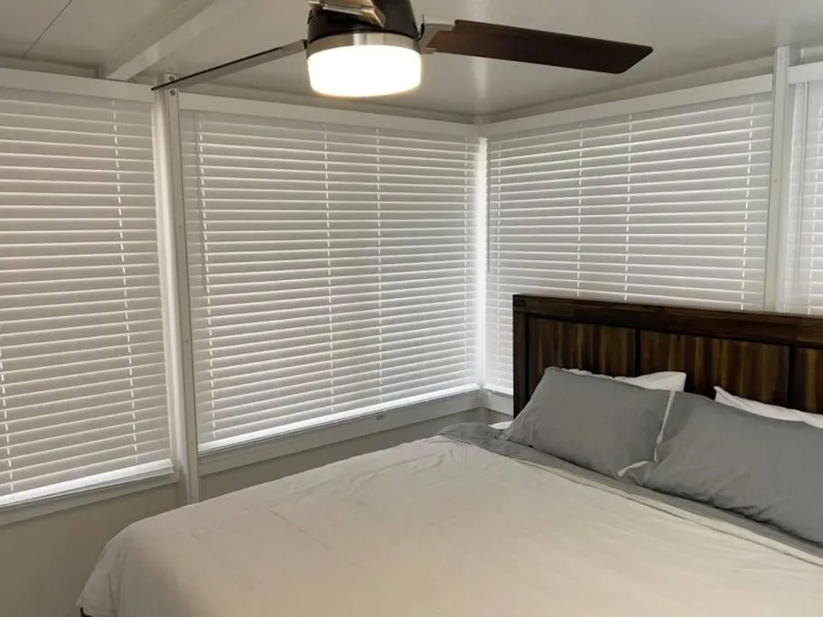 Bed in 4BR Home, Hot Tub, Near Beach & Wilton Manors