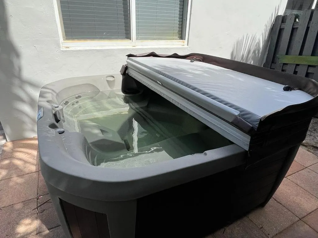 Hot Tub in 4BR Home, Hot Tub, Near Beach & Wilton Manors
