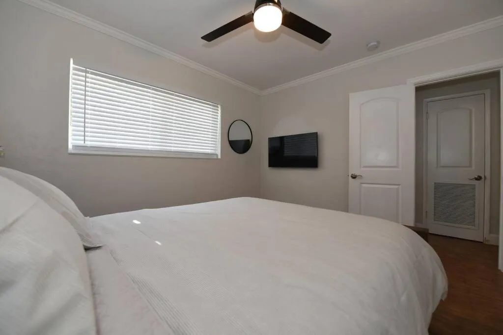 Bed in 4BR Home, Hot Tub, Near Beach & Wilton Manors