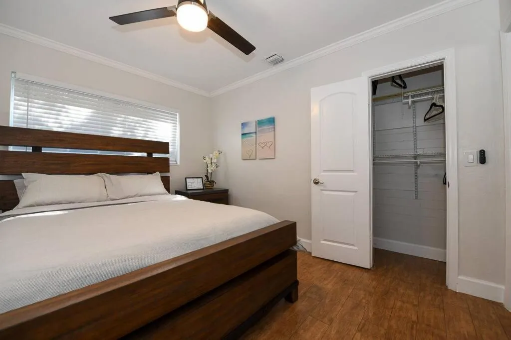 Bed in 4BR Home, Hot Tub, Near Beach & Wilton Manors
