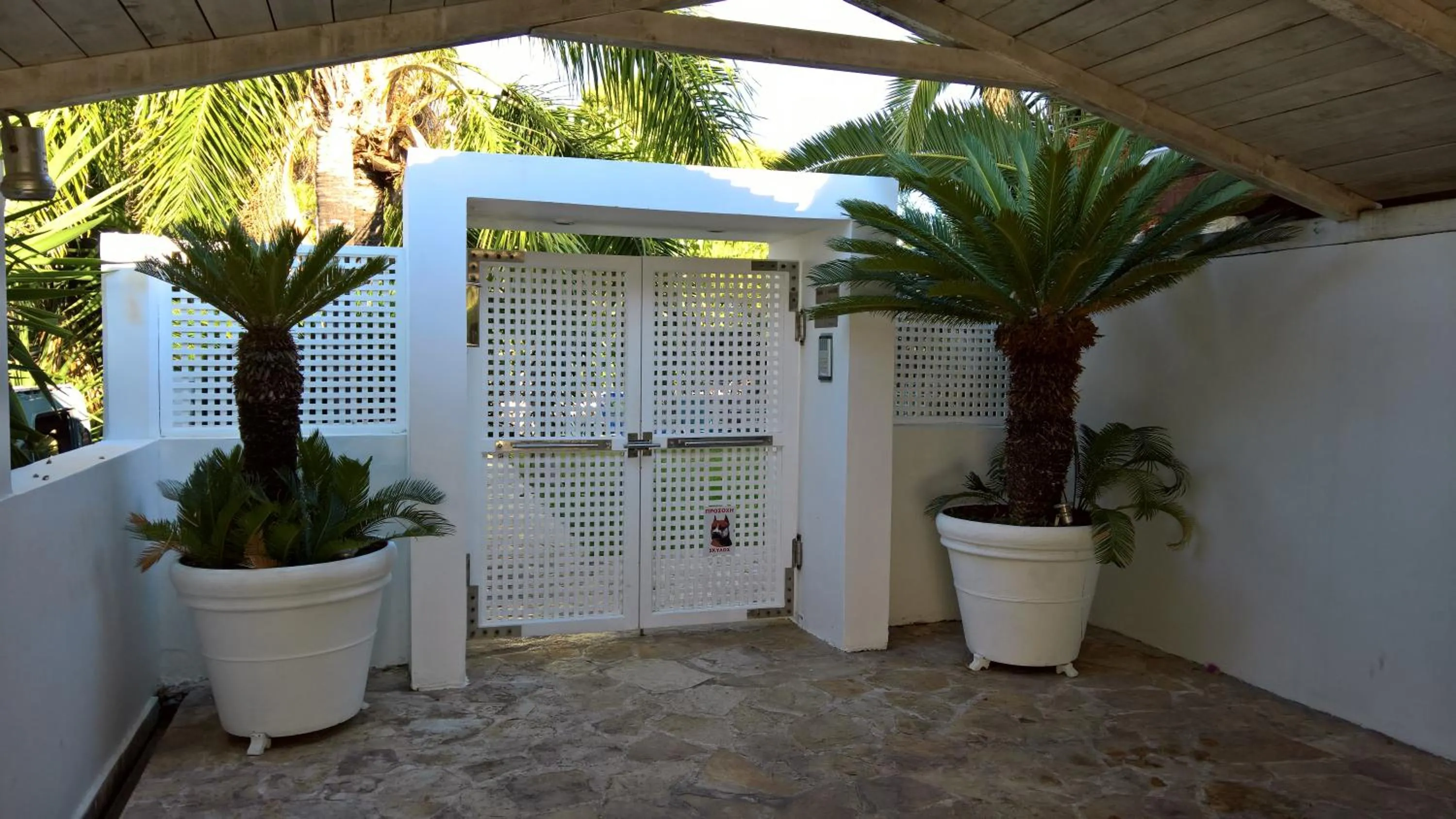 Facade/entrance in Stavento Apartments