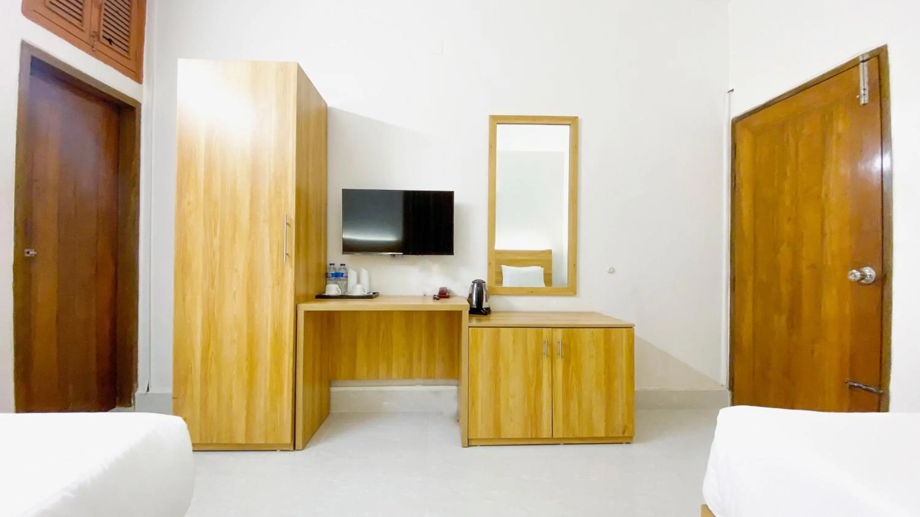 Bed in Crown Palace Residence