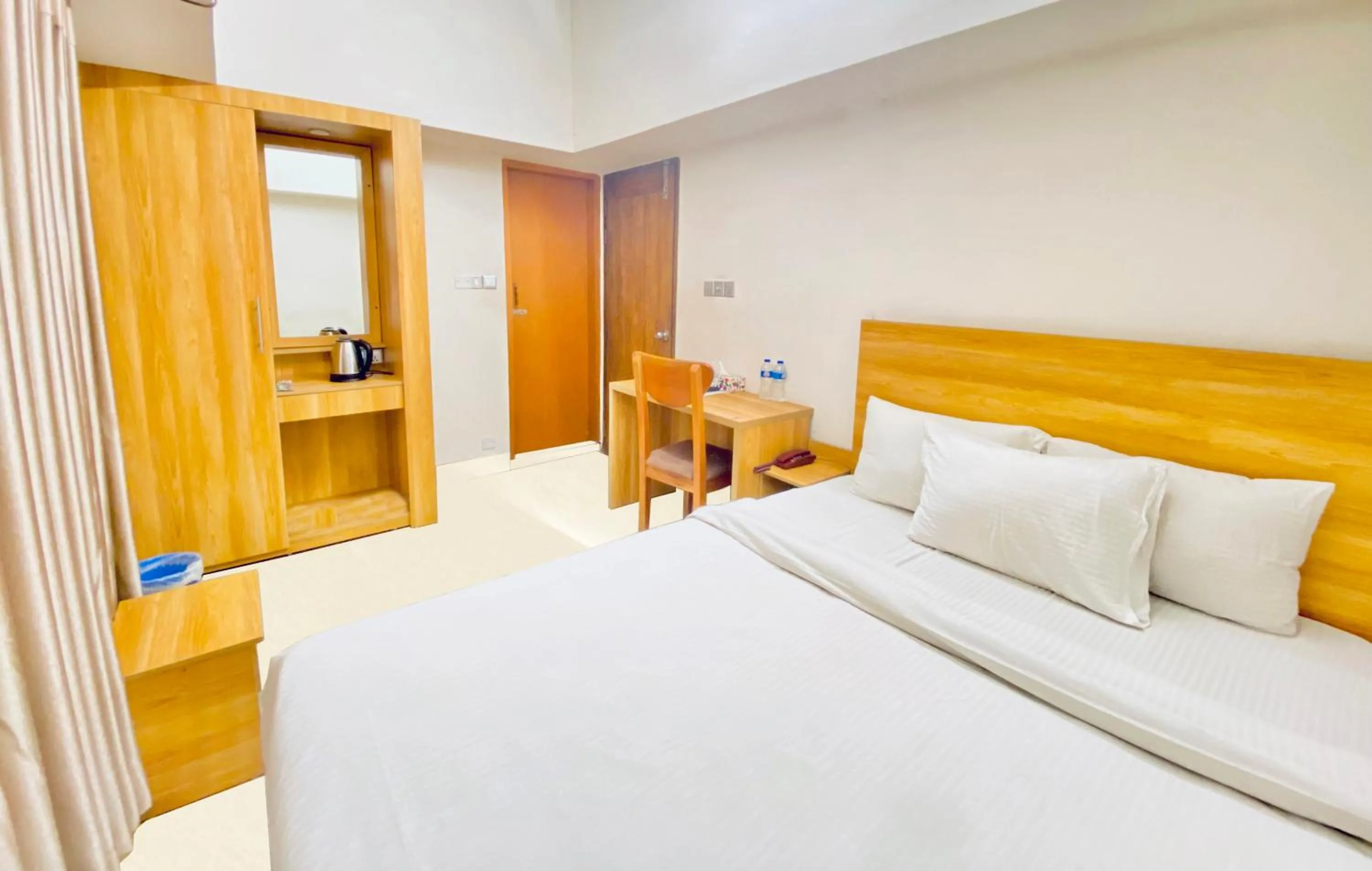 Bed in Crown Palace Residence