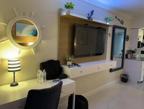 Ocean Manor Tiki Sunset Retreat