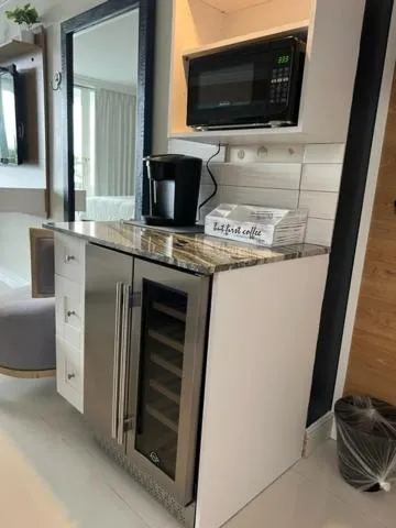 Kitchen or kitchenette in Ocean Manor Tiki Sunset Retreat