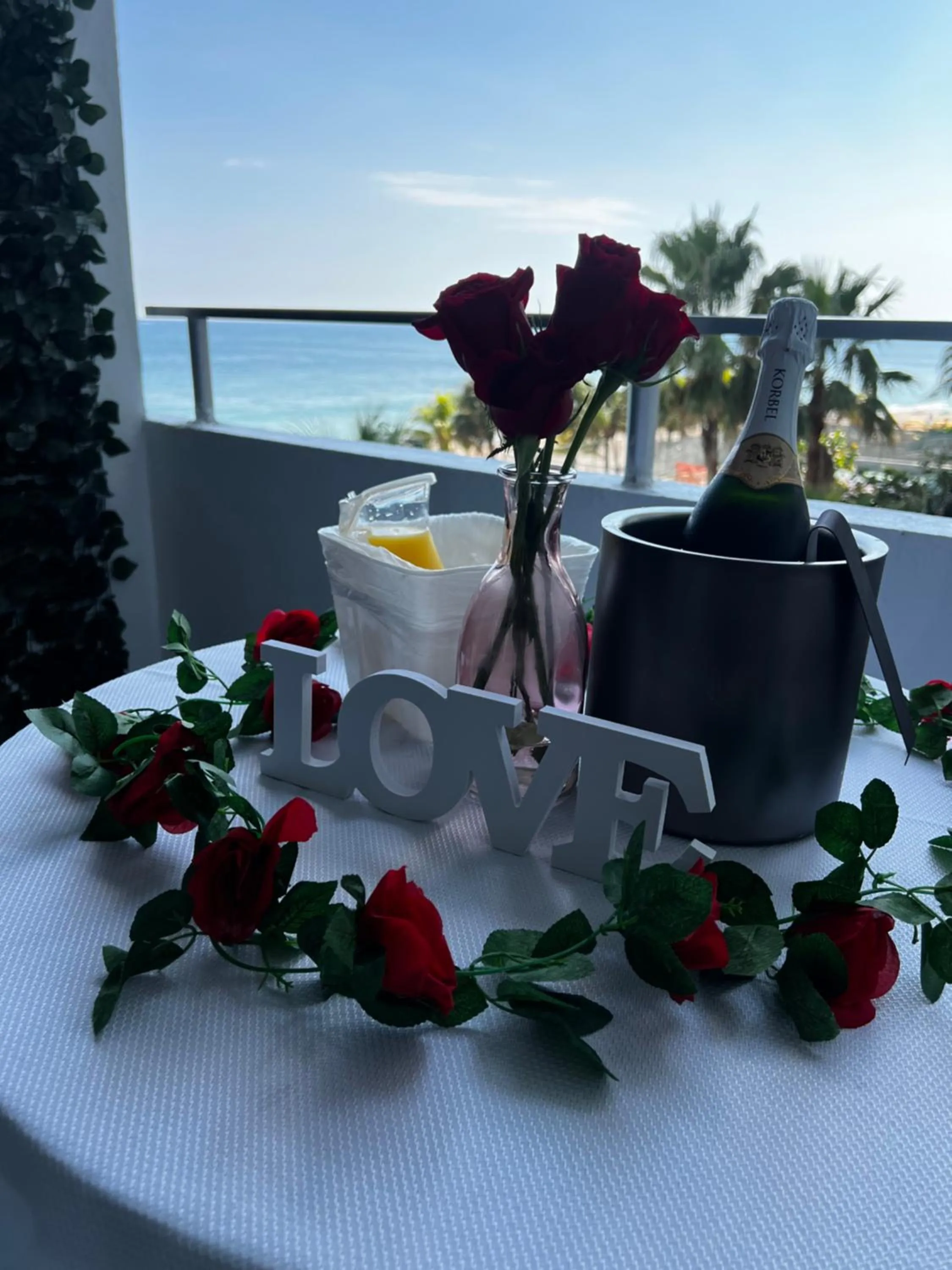 Day in Ocean Manor Tiki Sunset Retreat