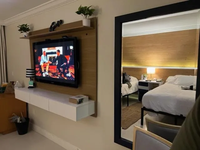 TV and multimedia, Bed in Ocean Manor Tiki Sunset Retreat