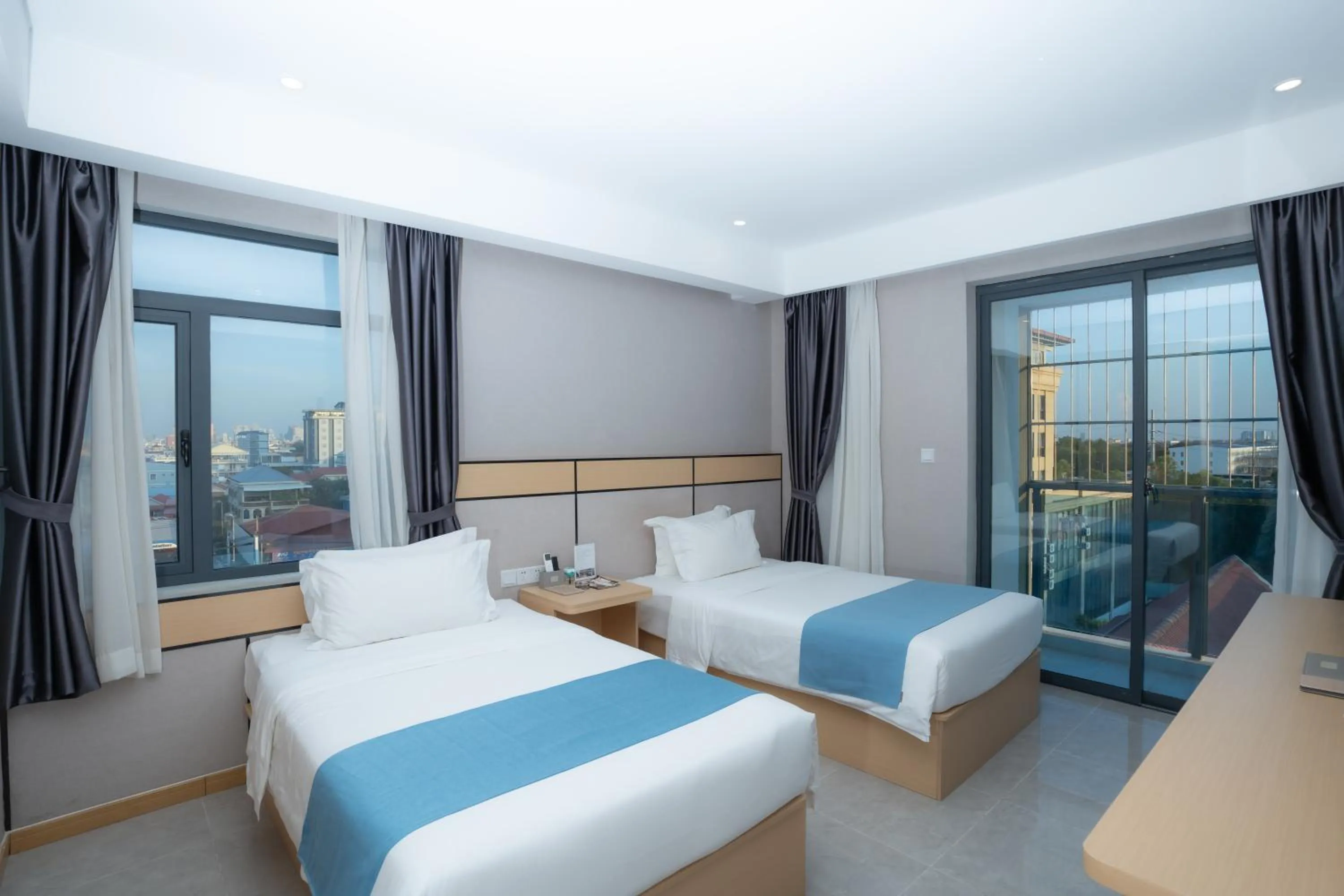 Deluxe Twin Room with Balcony in ARK HOTEL