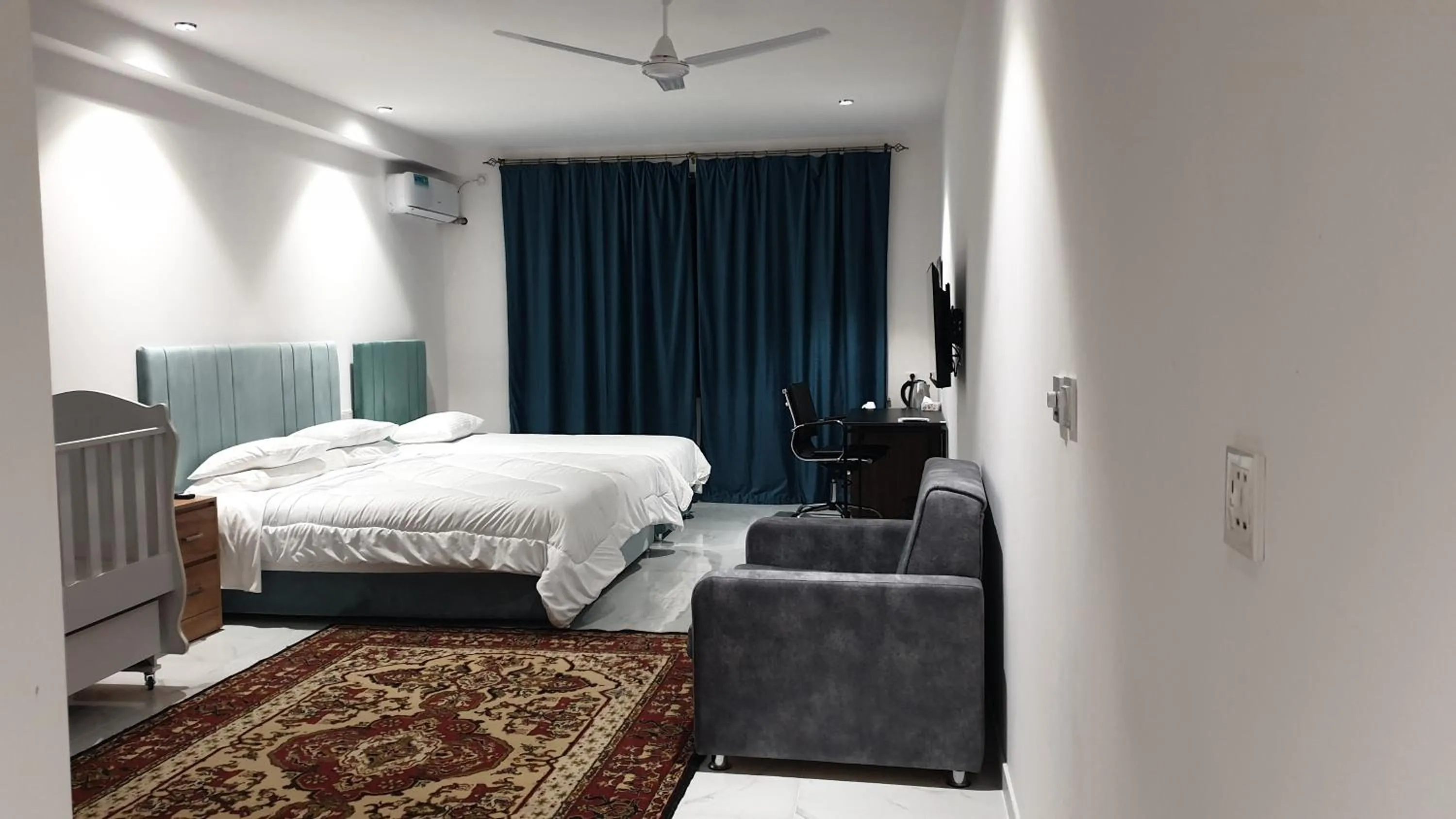 Photo of the whole room, Bed in Areni Lodge