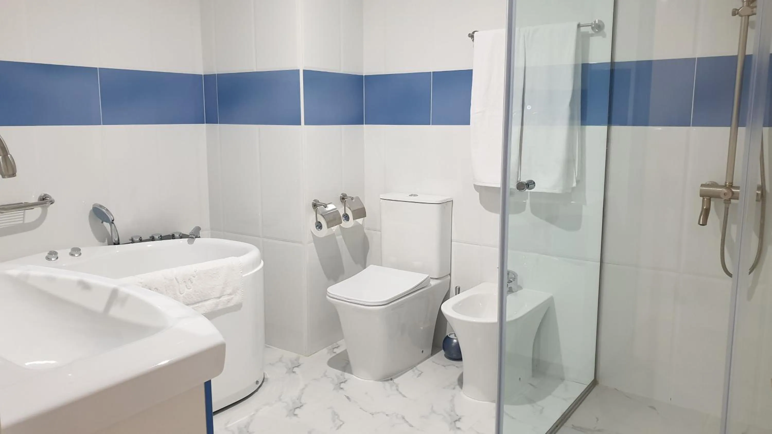 Bathroom in Areni Lodge