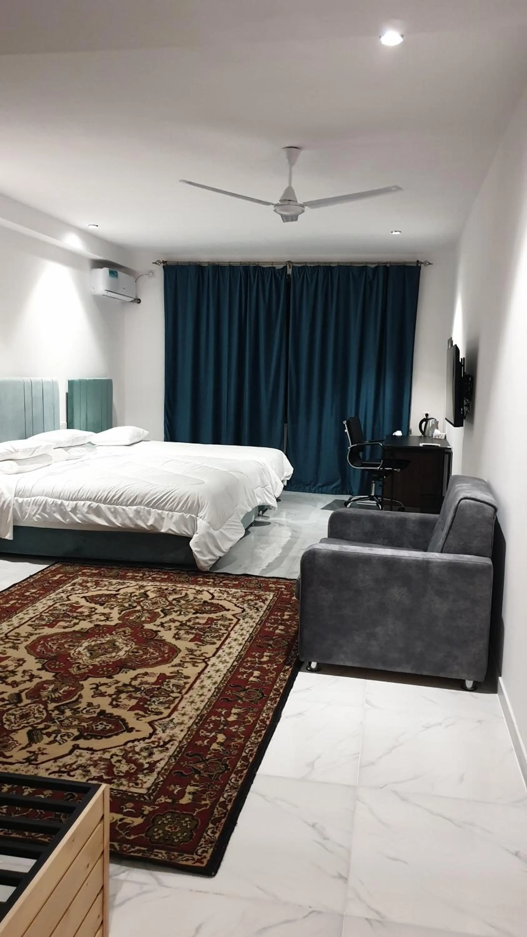 Photo of the whole room, Bed in Areni Lodge