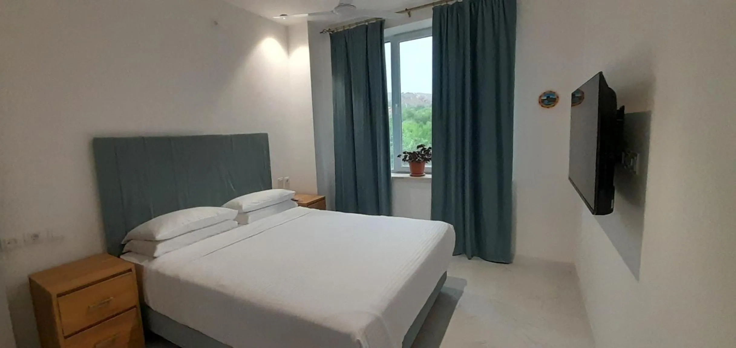 Photo of the whole room, Bed in Areni Lodge