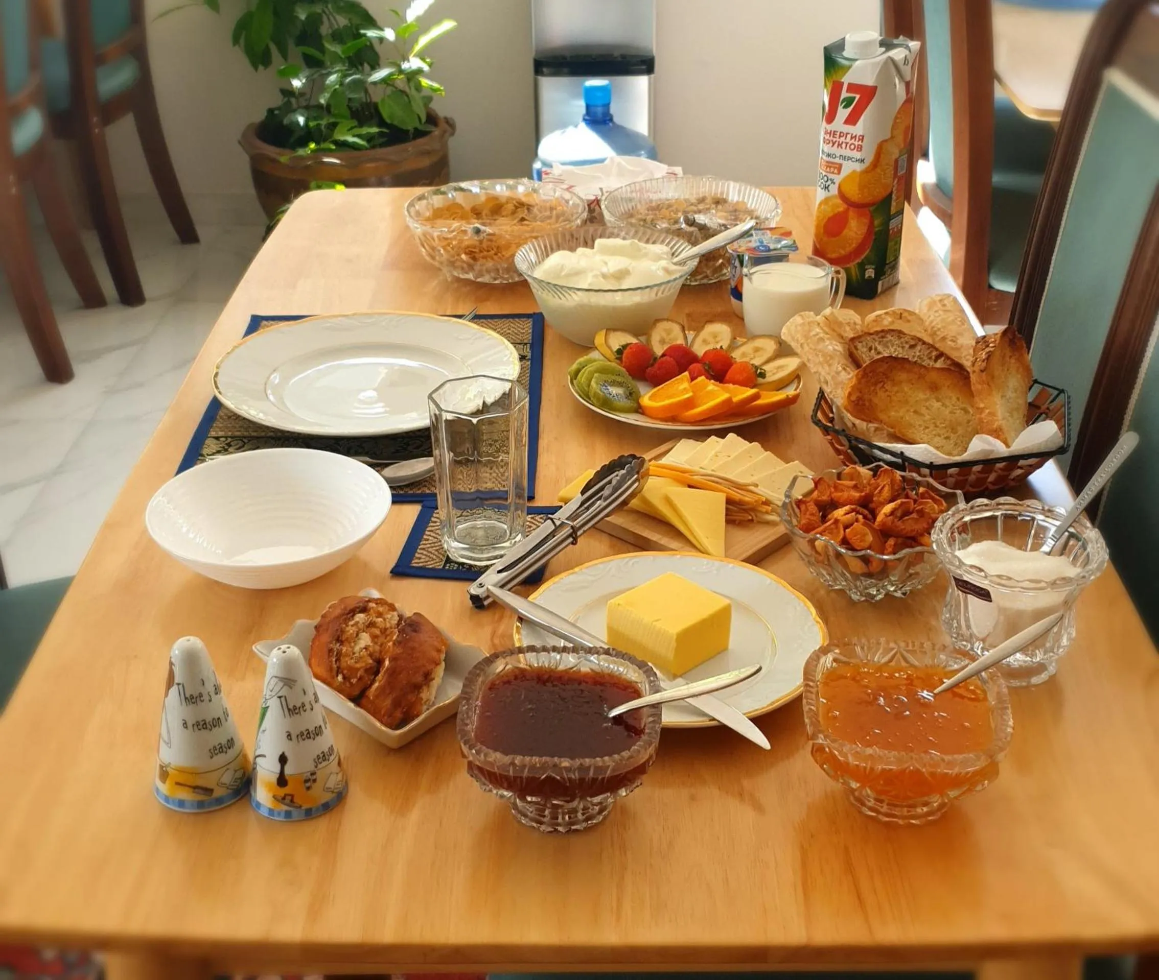 Restaurant/places to eat in Areni Lodge