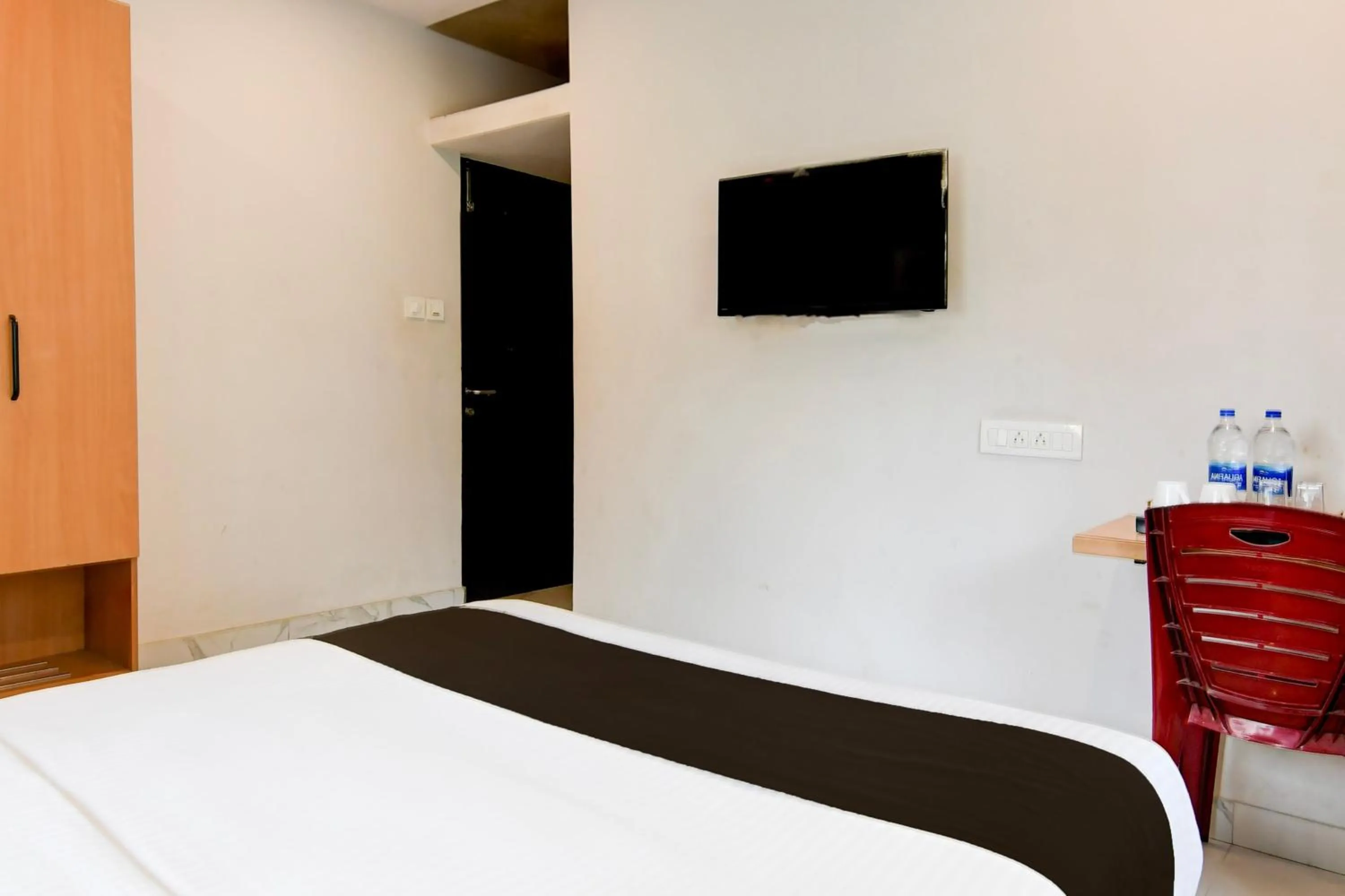 Bedroom, Bed in Super Collection O Bisarjan Ghat Formerly Eden Rocks