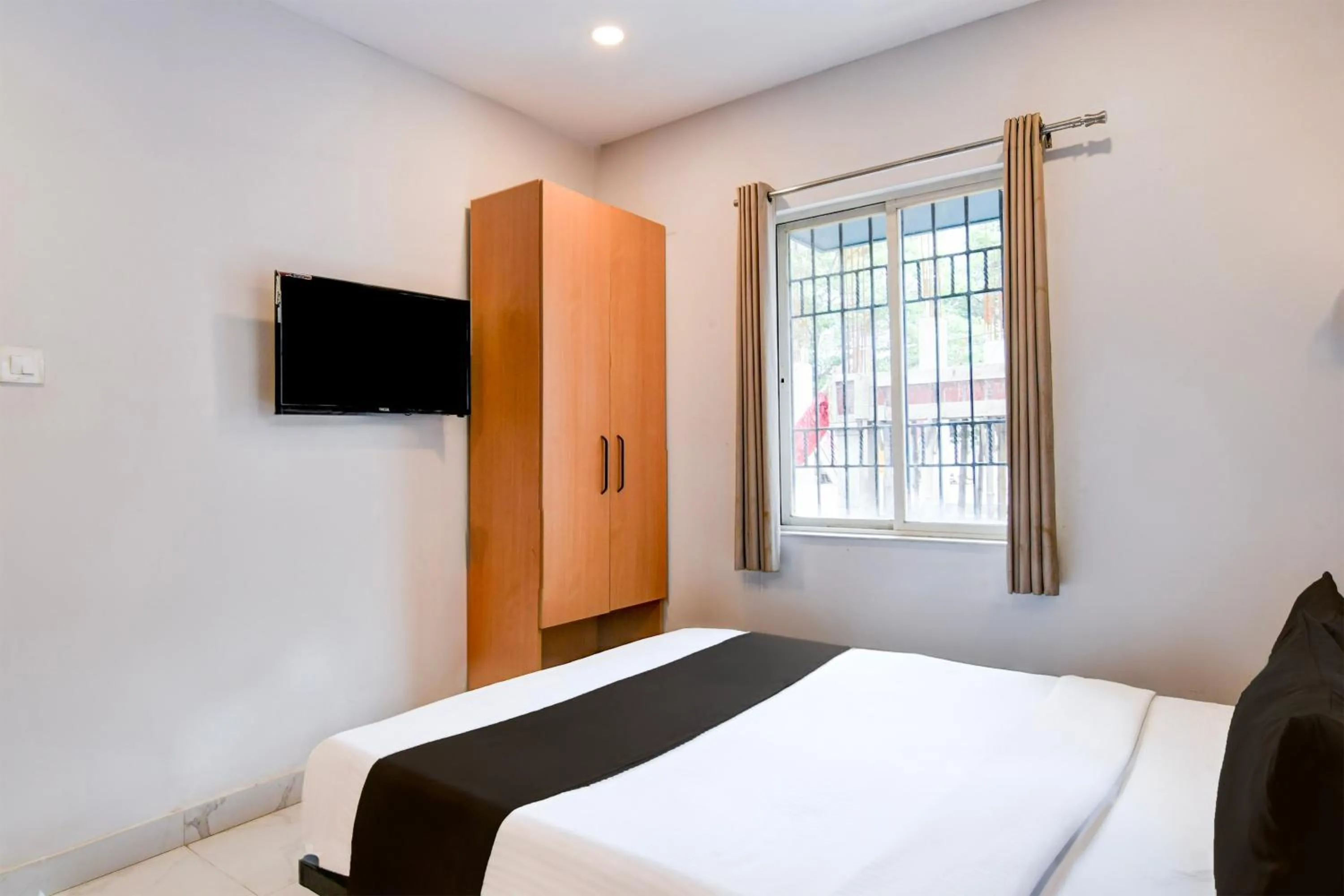 Bedroom, Bed in Super Collection O Bisarjan Ghat Formerly Eden Rocks