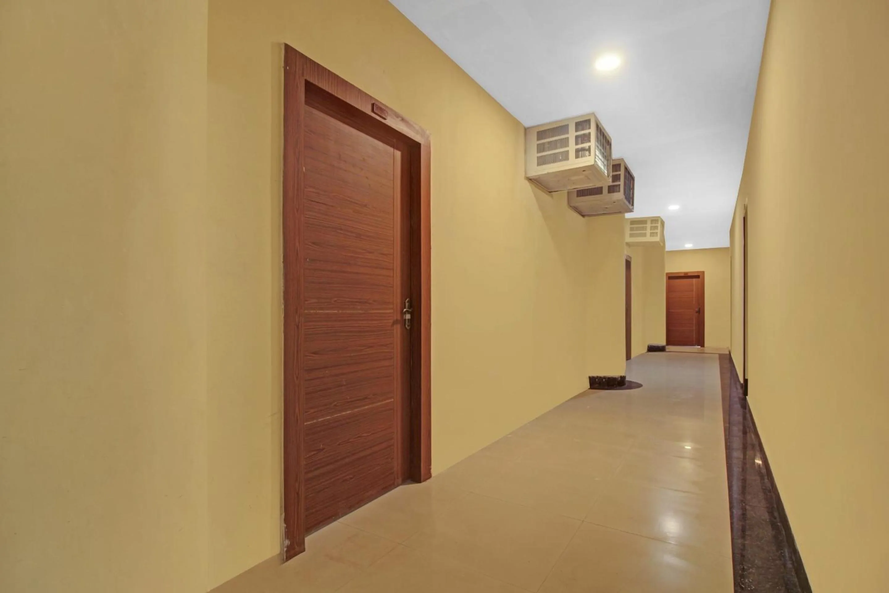 Lobby or reception in Super Collection O Hotel Aqua Villa Near Netaji Subhash Chandra Bose International Airport