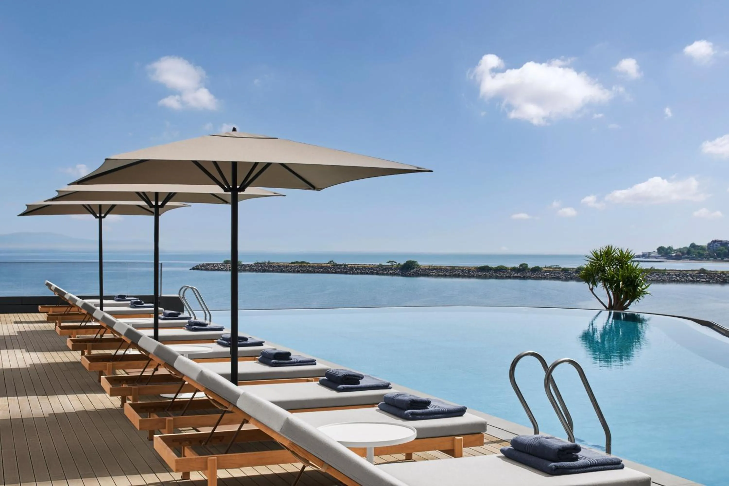 Swimming pool in JW Marriott Hotel Istanbul Marmara Sea