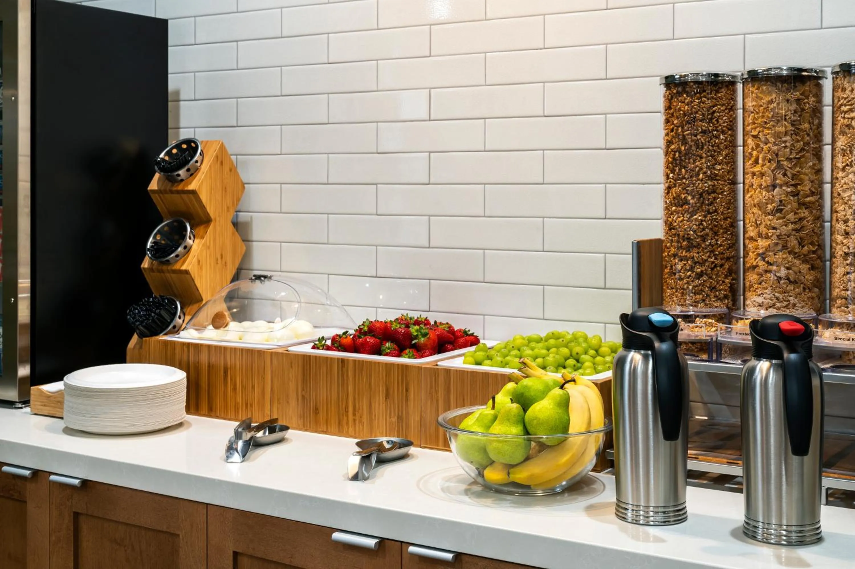 Breakfast in Fairfield by Marriott Inn & Suites North Bay