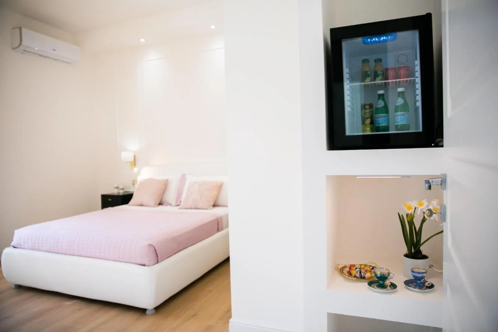 Photo of the whole room, Bed in Viale Italia Boutique Rooms