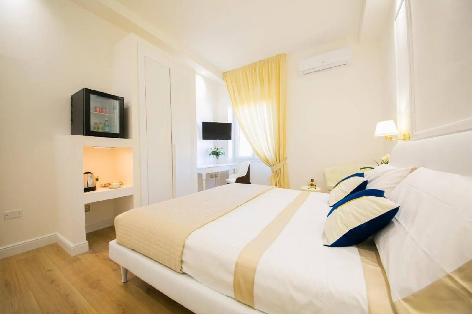 Photo of the whole room, Bed in Viale Italia Boutique Rooms