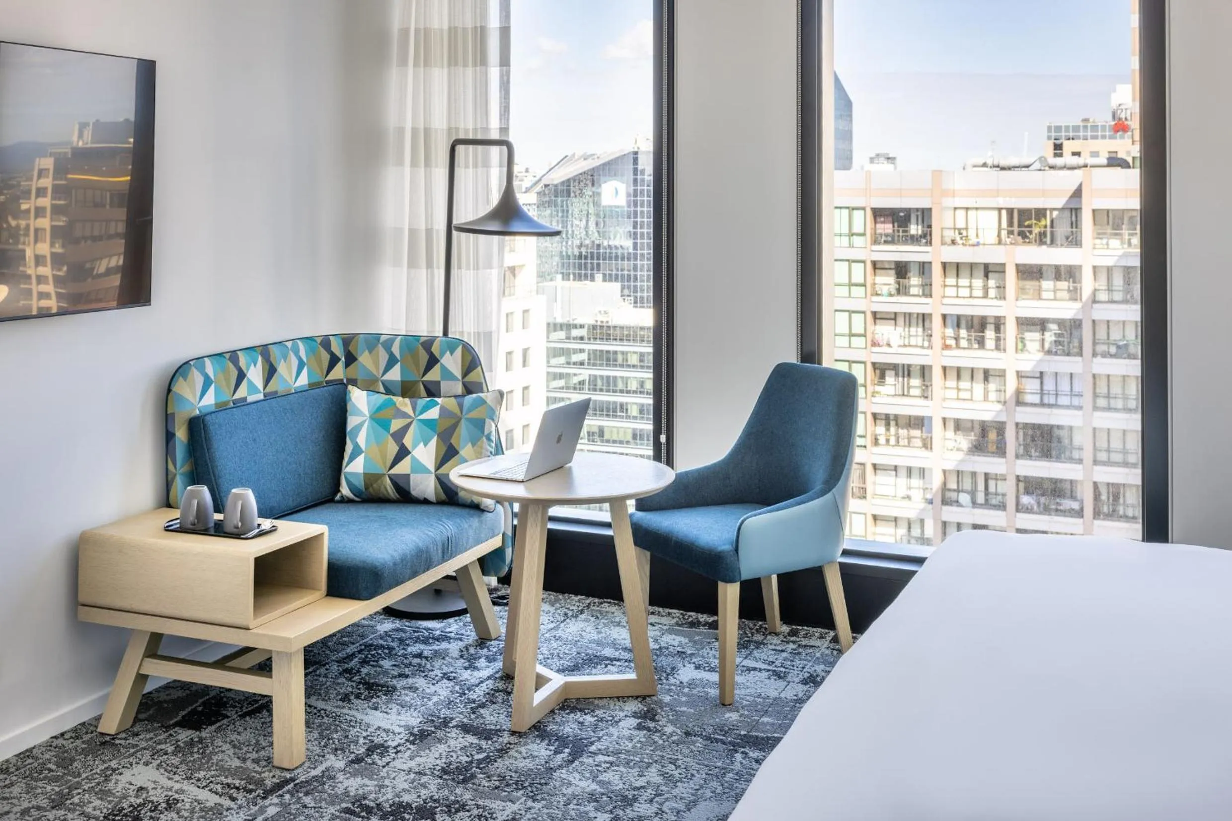Living room, Bed in Holiday Inn Express Auckland City Centre by IHG