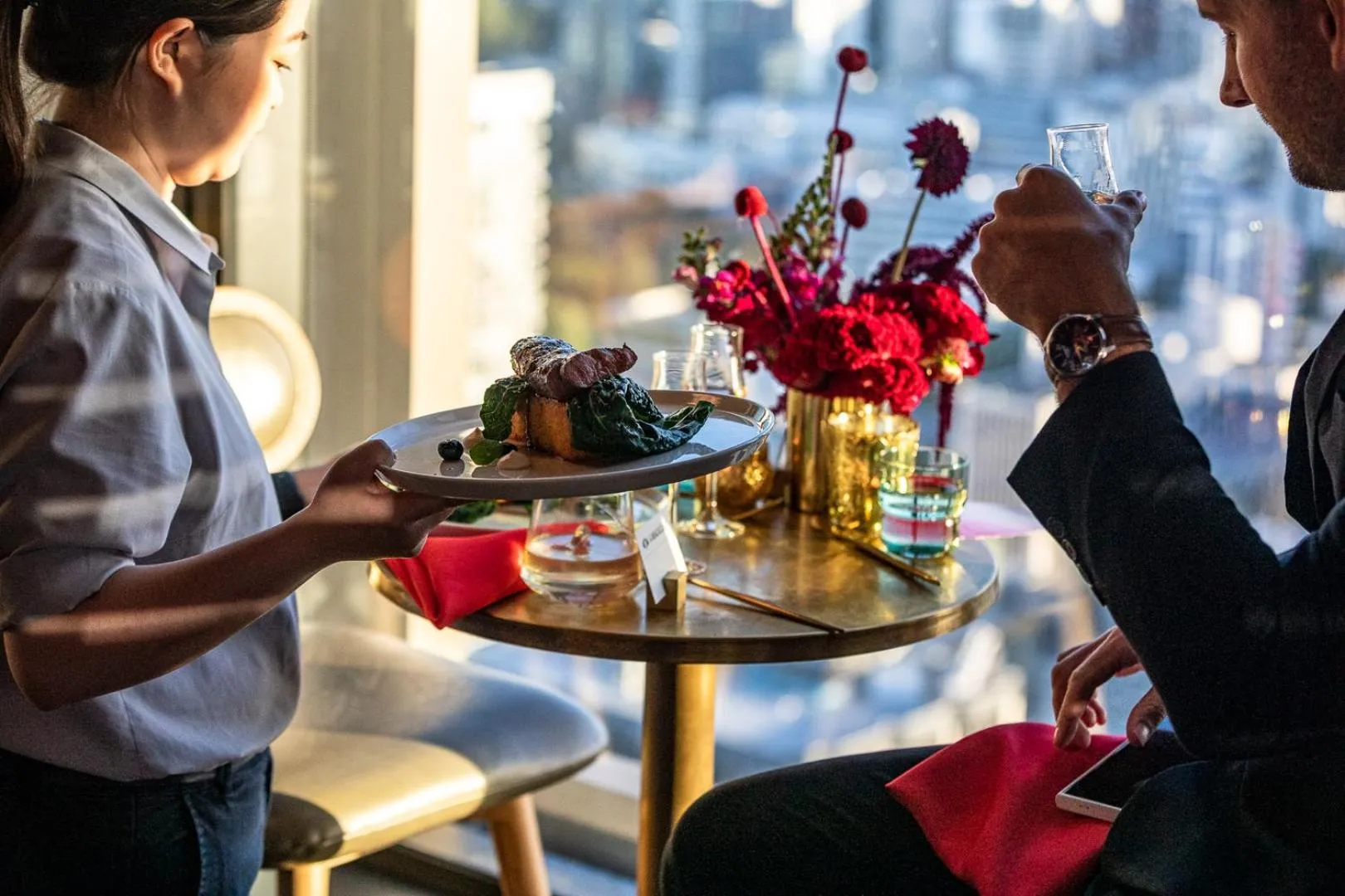 Lounge or bar in voco Auckland City Centre by IHG