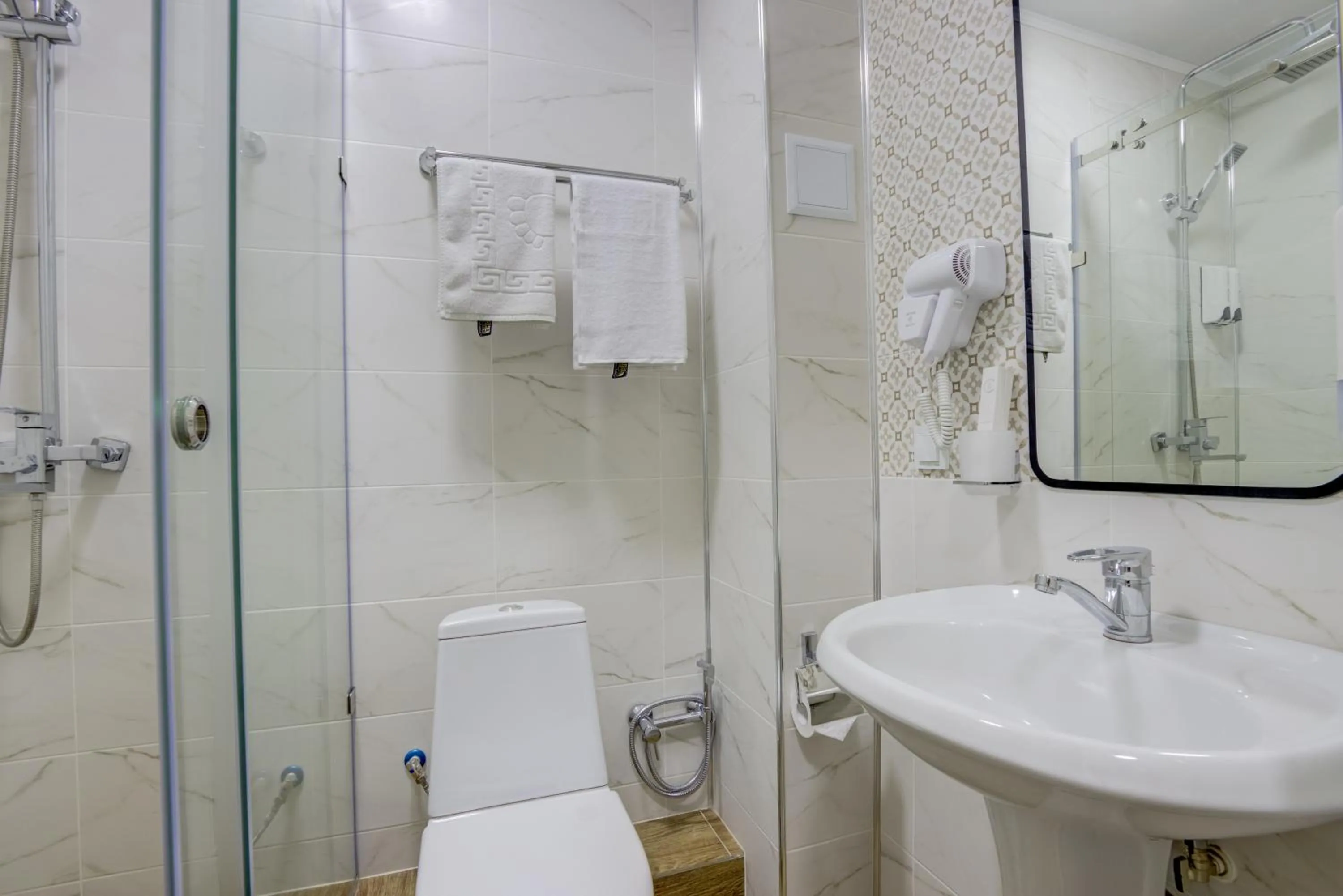 Shower in Viva Hotel