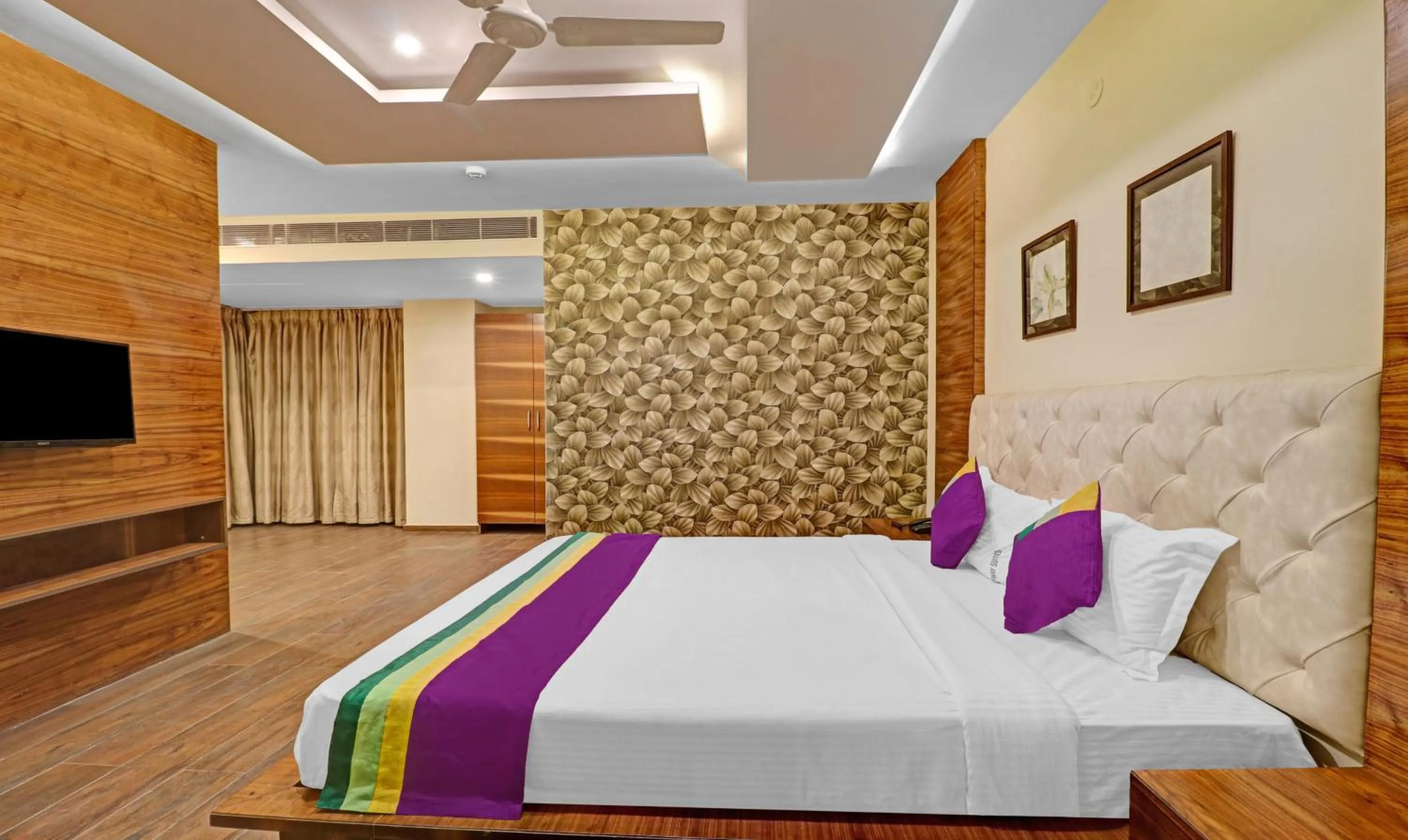 Bedroom, Bed in Treebo Premium Runway Suites, Marathahalli