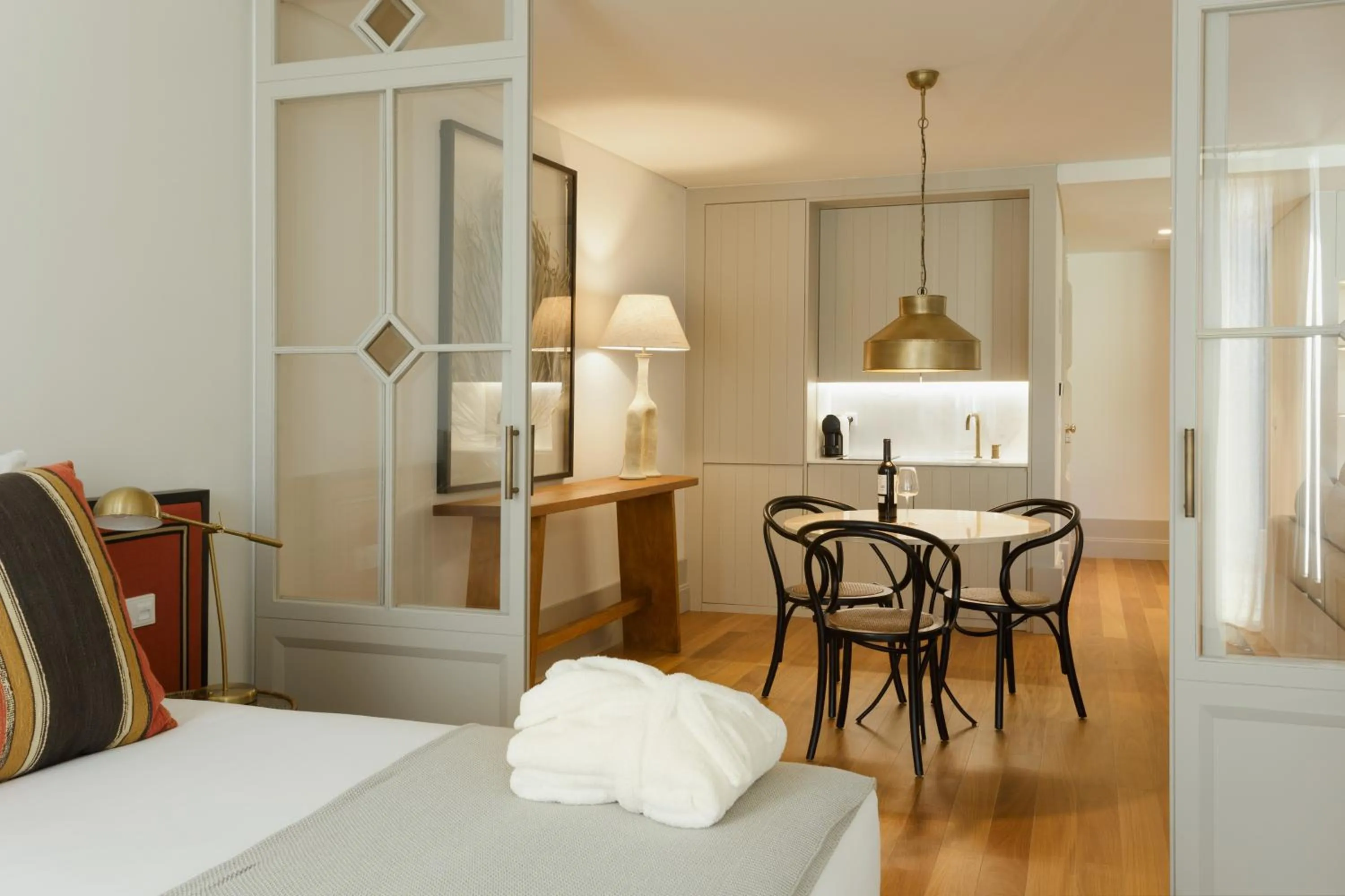 Seating area, Bed in Torel Saboaria