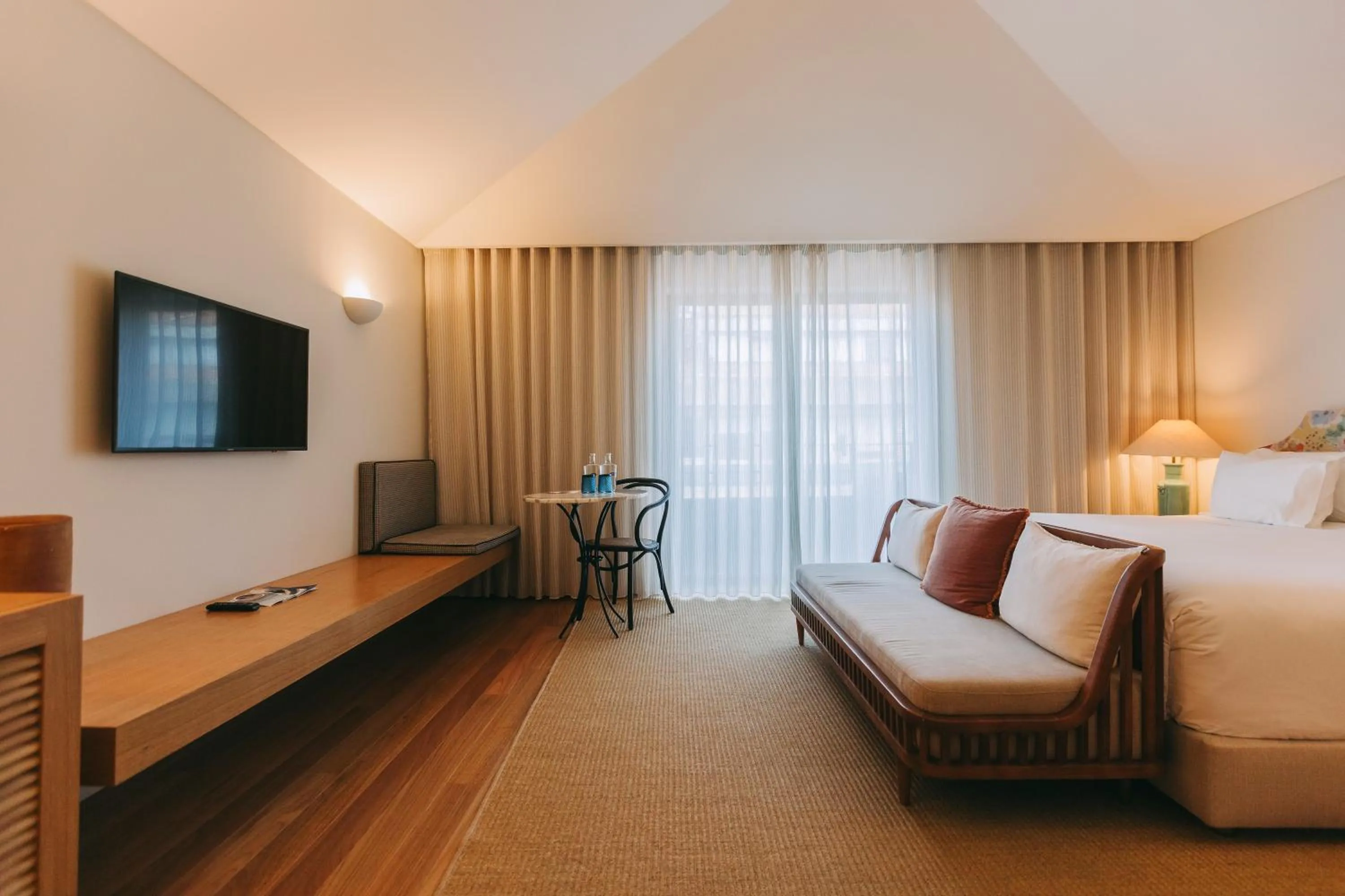 Seating area, Bed in Torel Saboaria