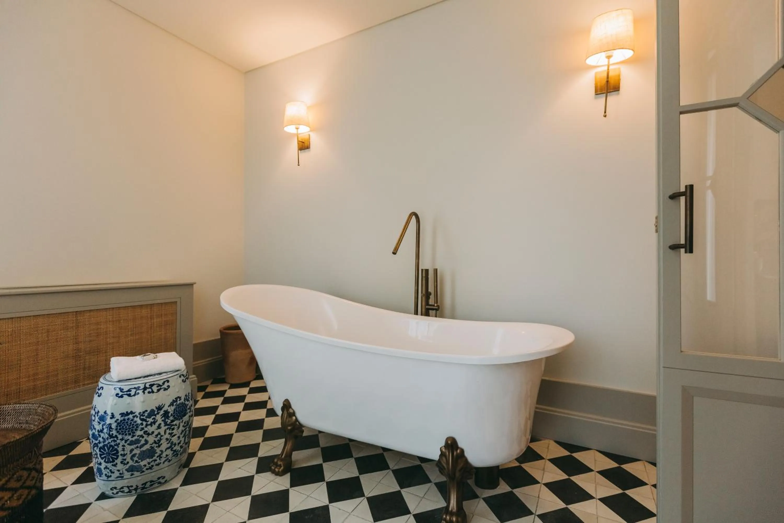 Bath in Torel Saboaria