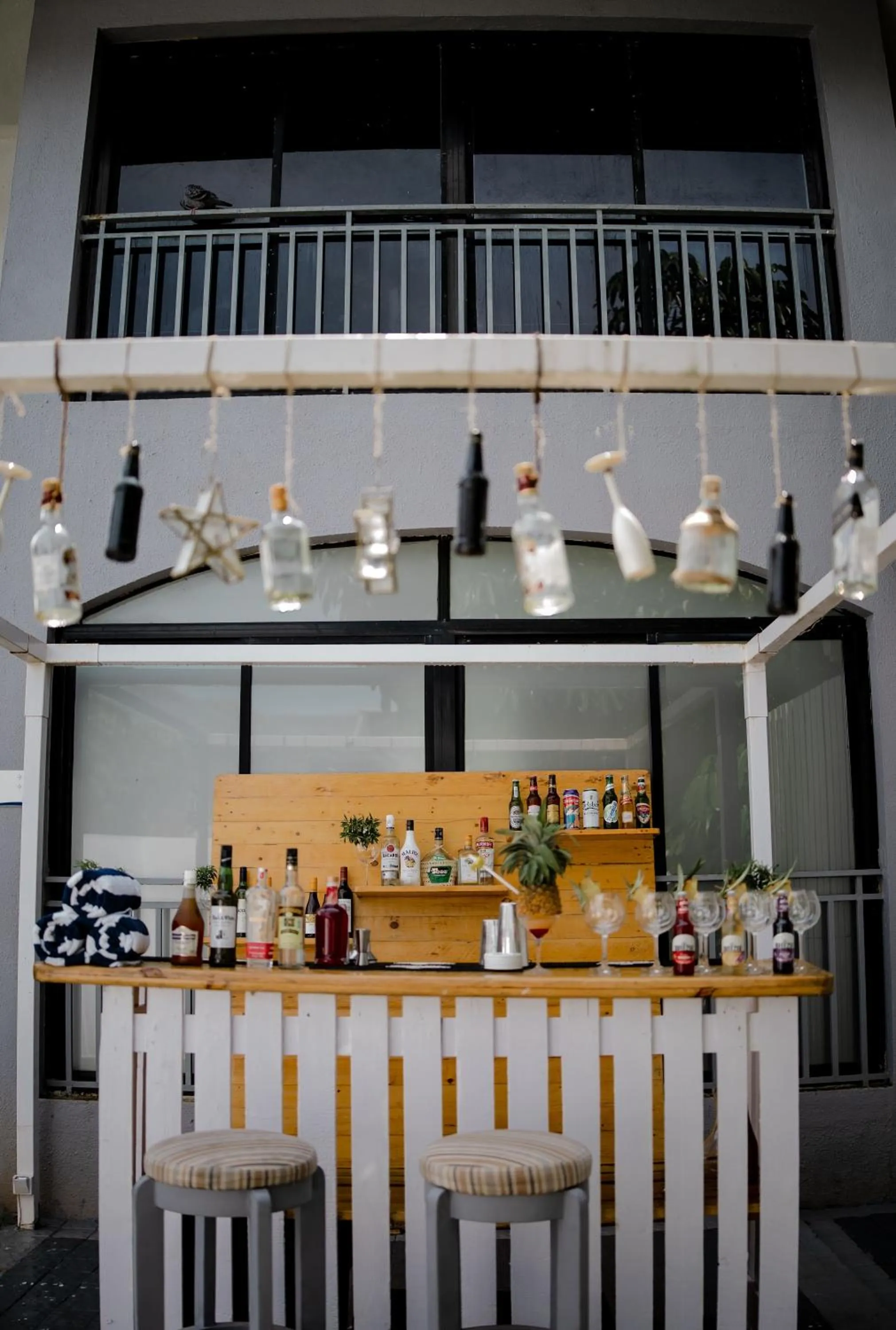 Lounge or bar in Regenta Baywatch Resort, Goa