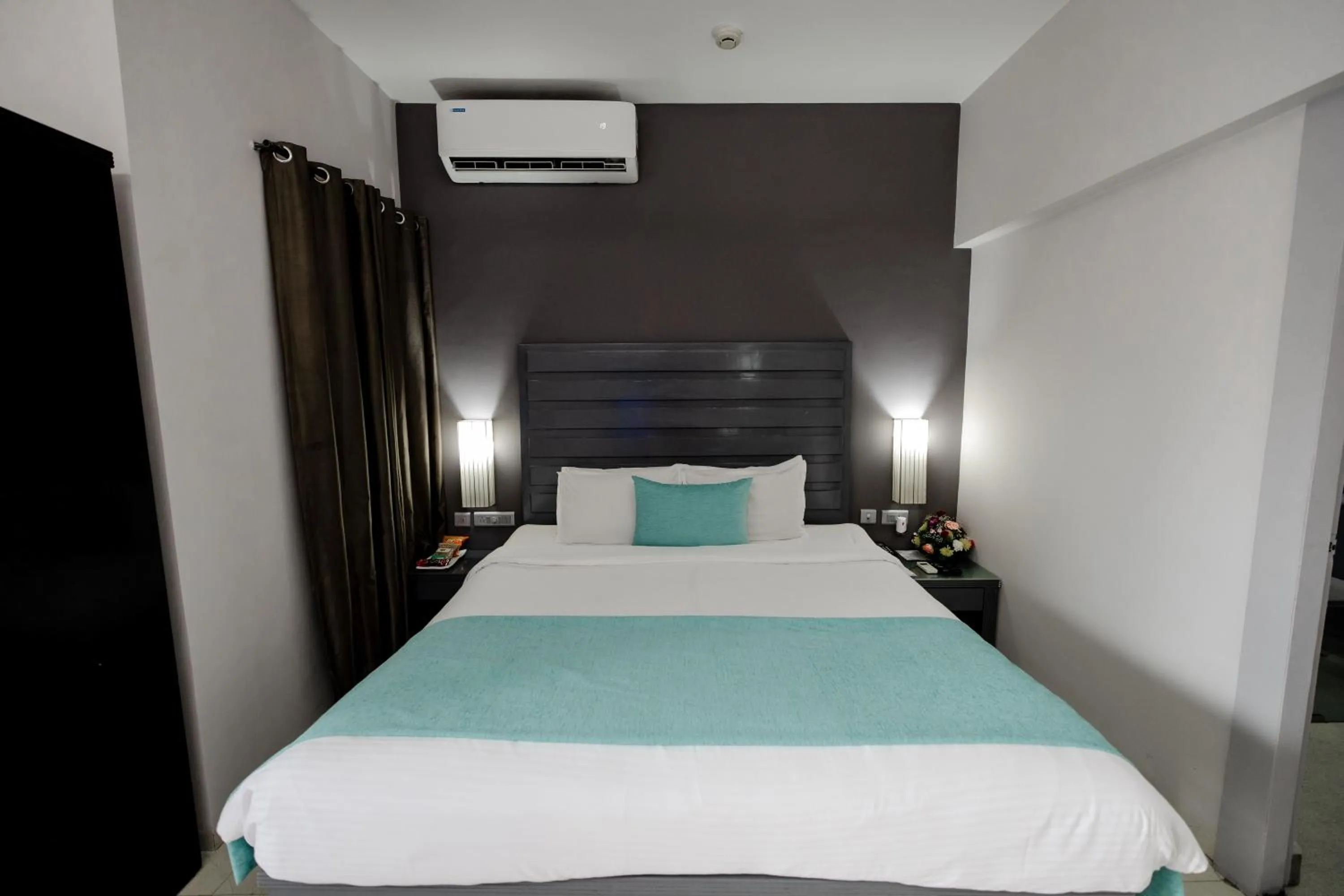 Bedroom, Bed in Regenta Baywatch Resort, Goa