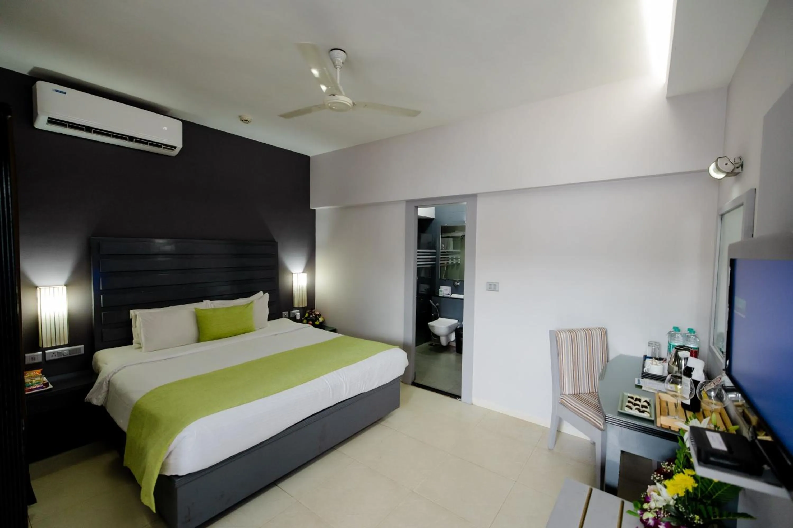 Bed in Regenta Baywatch Resort, Goa