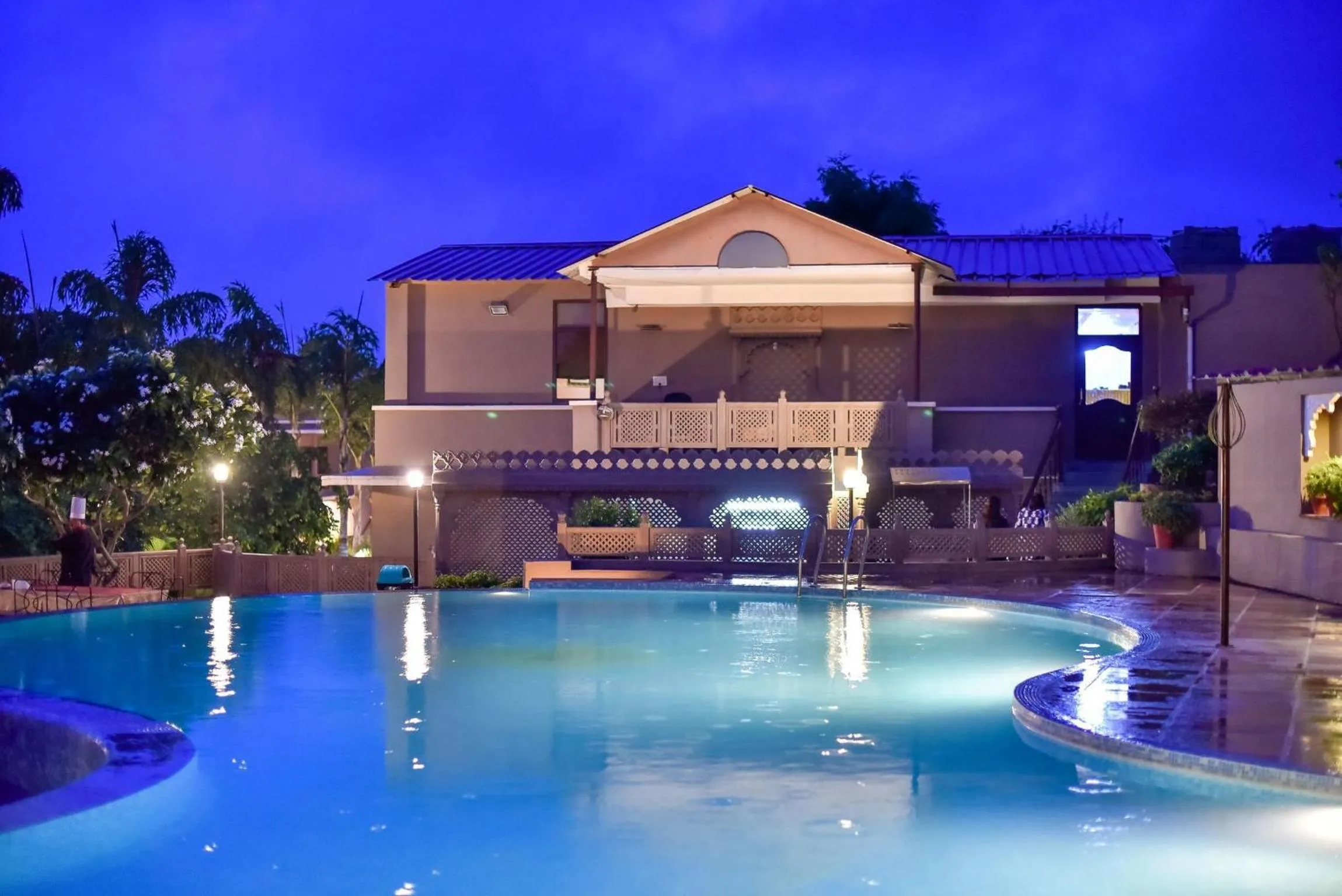 Swimming pool in Araliayas Resort & Spa