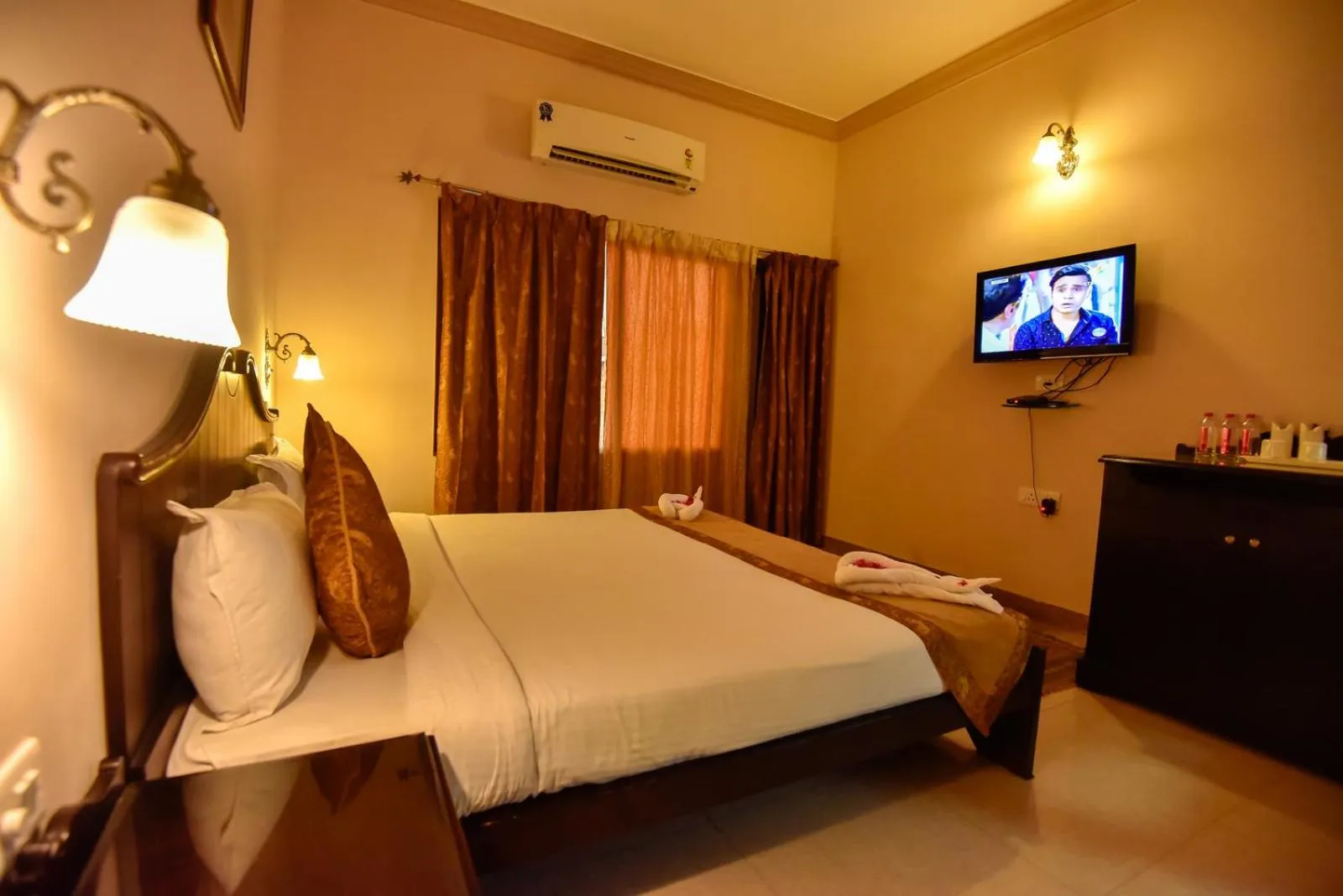 Photo of the whole room, Bed in Araliayas Resort & Spa