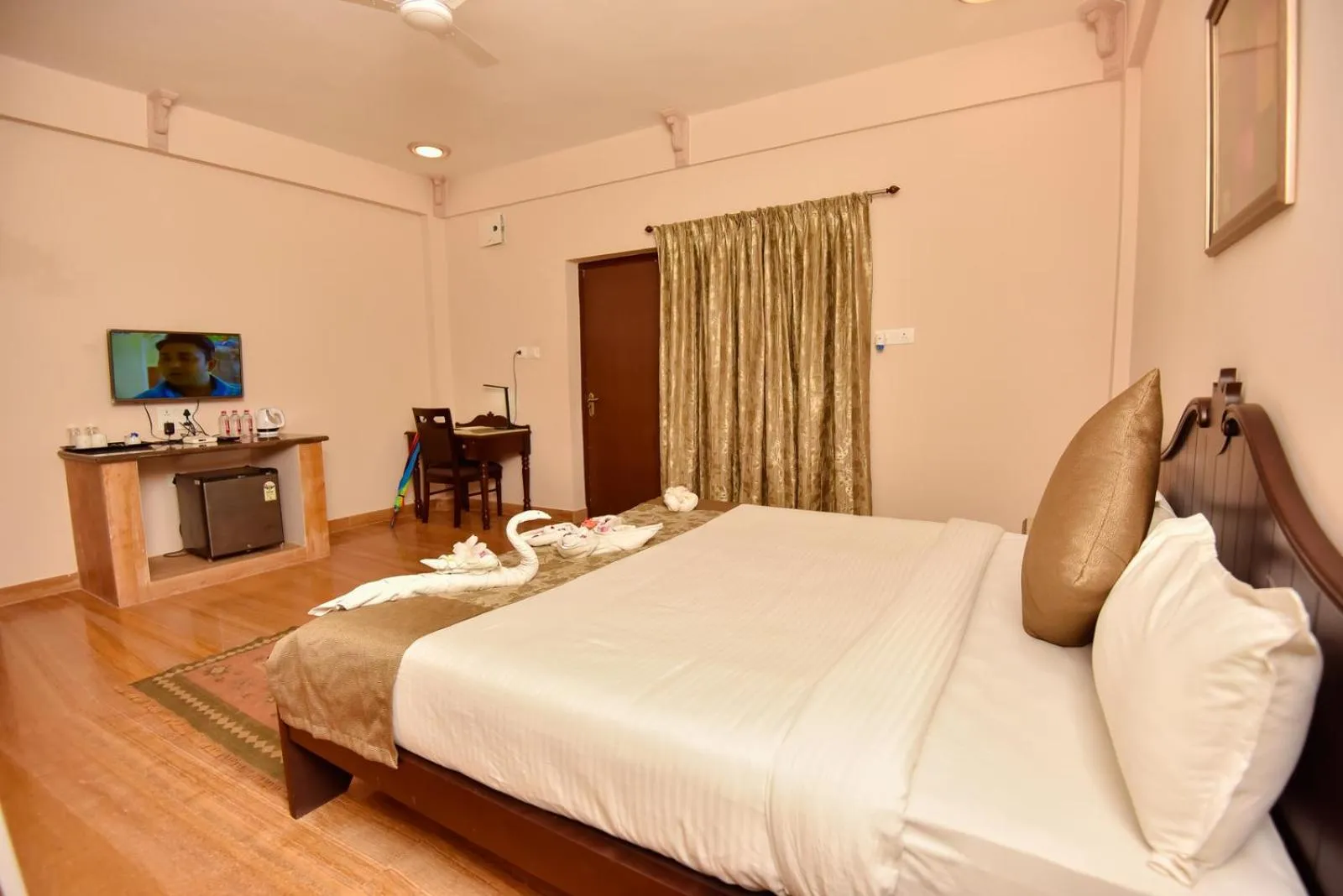 Photo of the whole room, Bed in Araliayas Resort & Spa