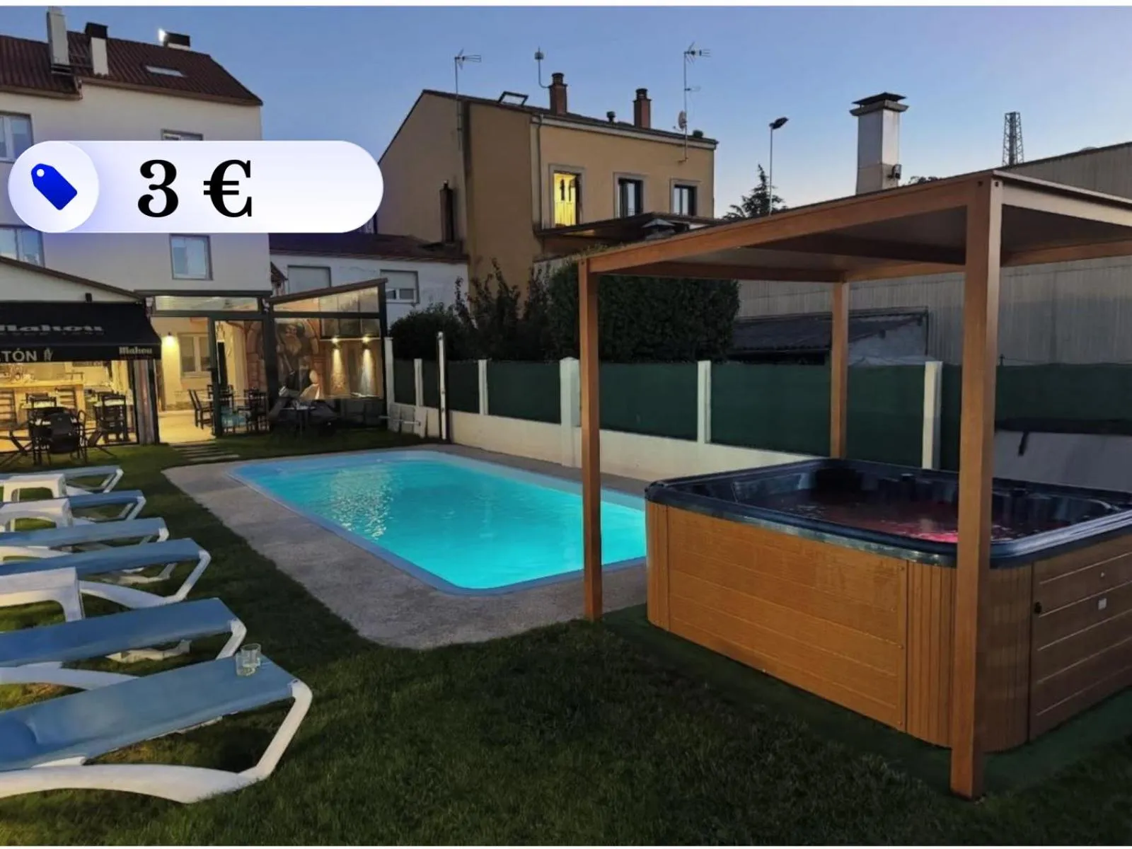 Pool view in Albergue San Anton