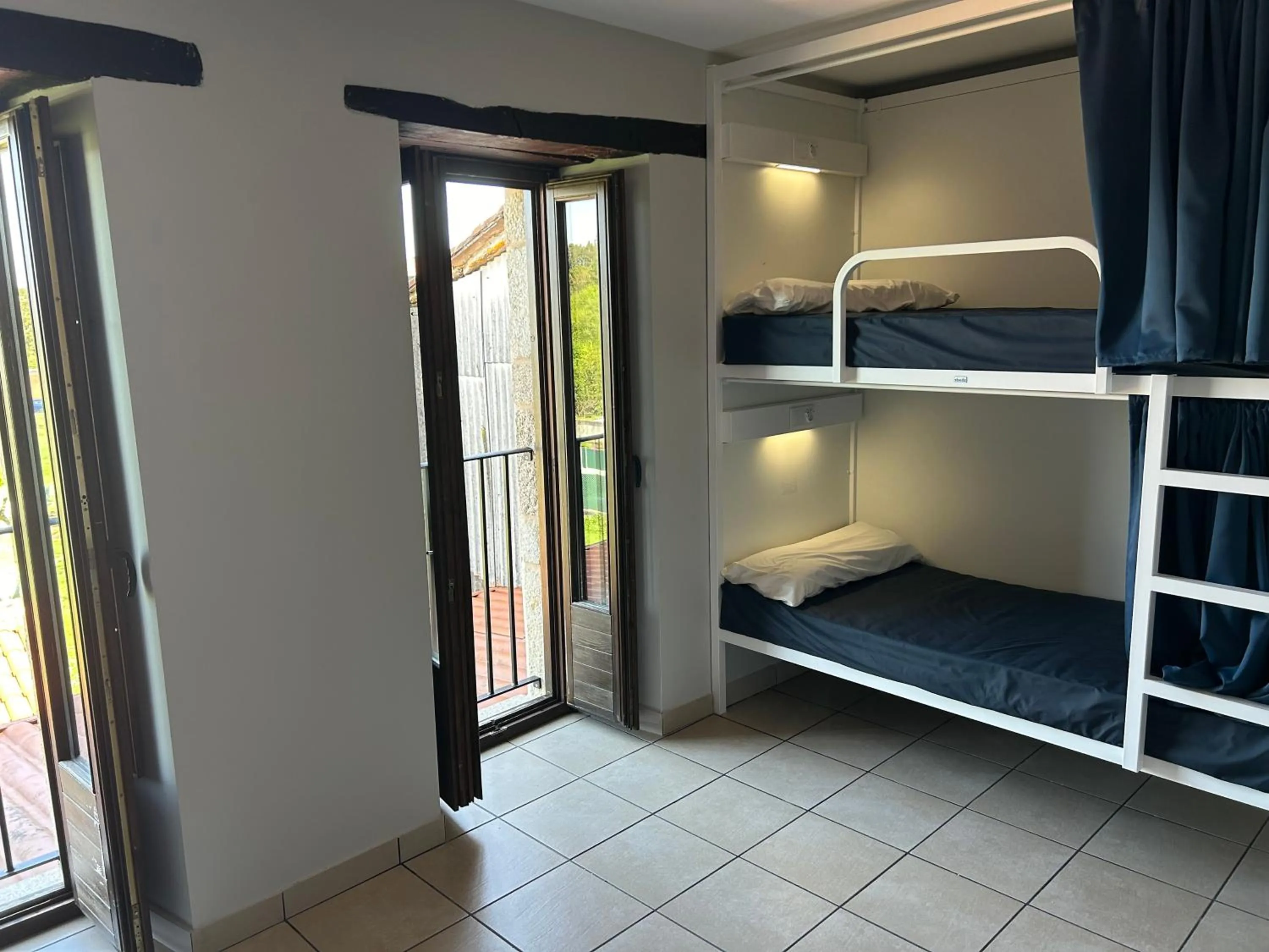 bunk bed, Bed in Albergue San Anton