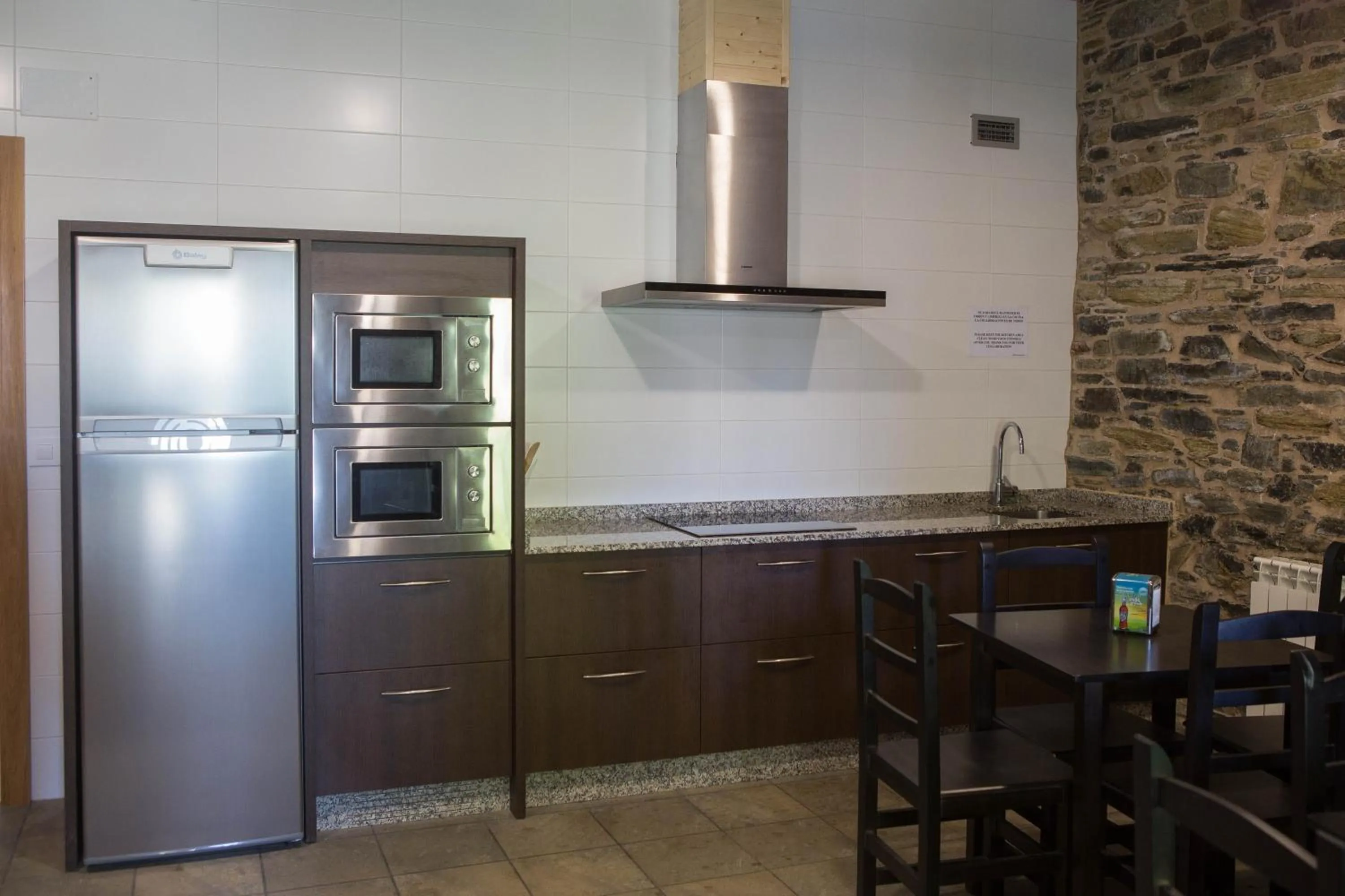 Kitchen or kitchenette in Albergue San Anton