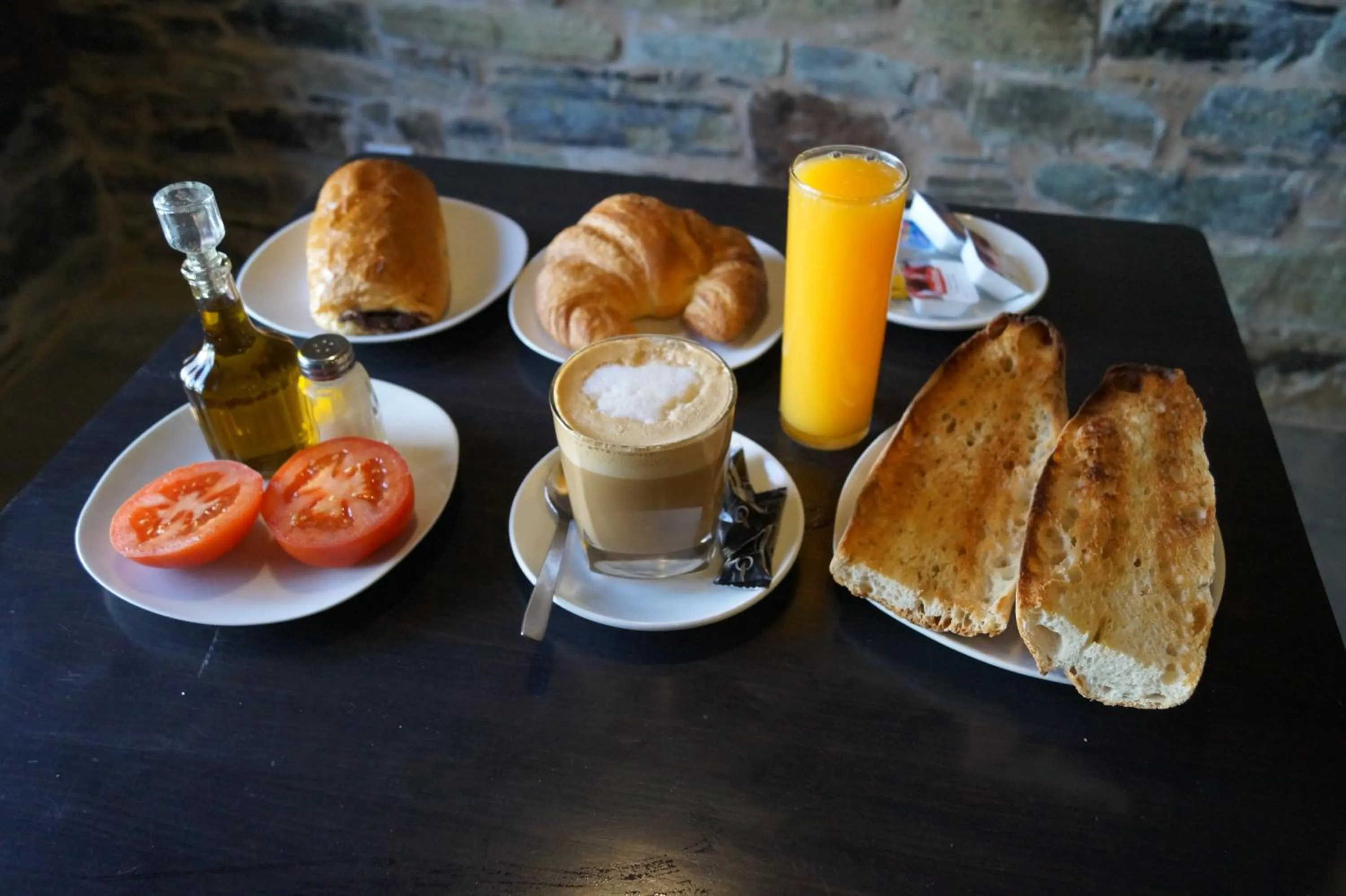 Continental breakfast in Albergue San Anton