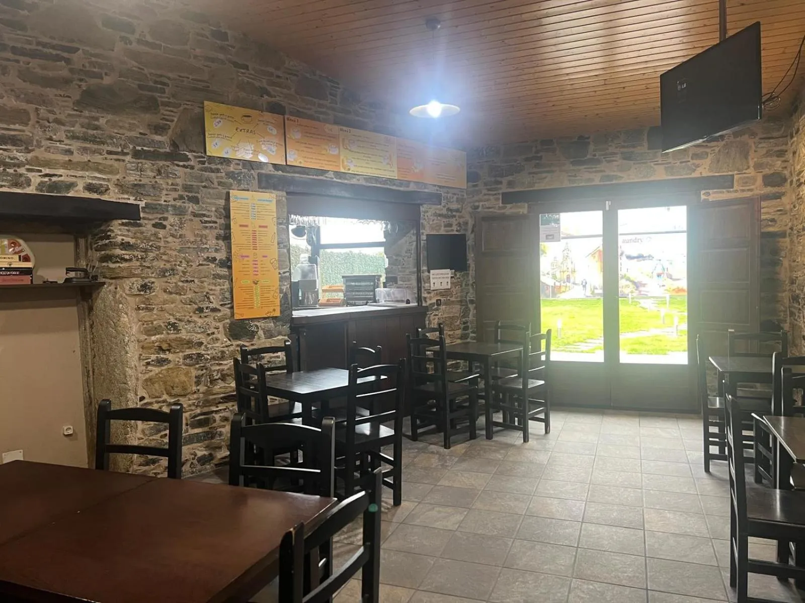 Communal lounge/ TV room in Albergue San Anton