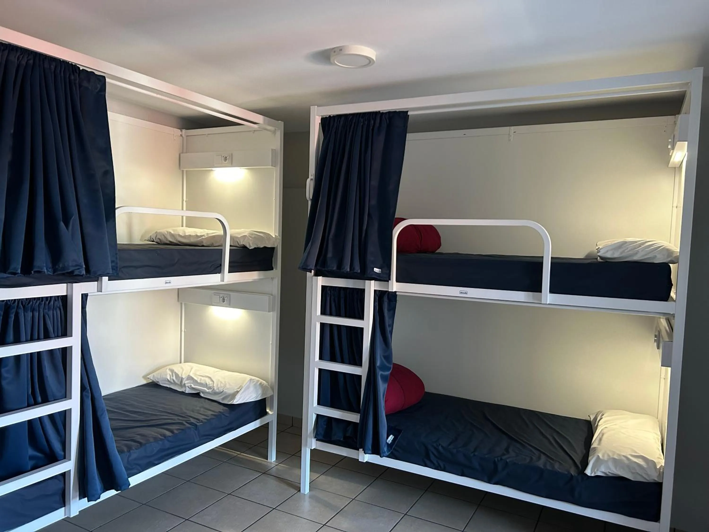 Photo of the whole room, Bed in Albergue San Anton