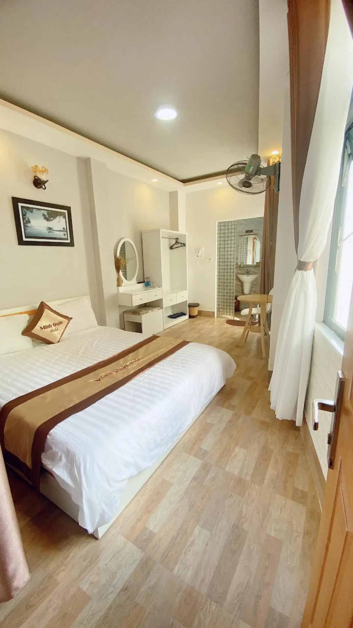 Deluxe Double Room in Minh Quan Hotel Deluxe Double Room in Minh Quan Hotel