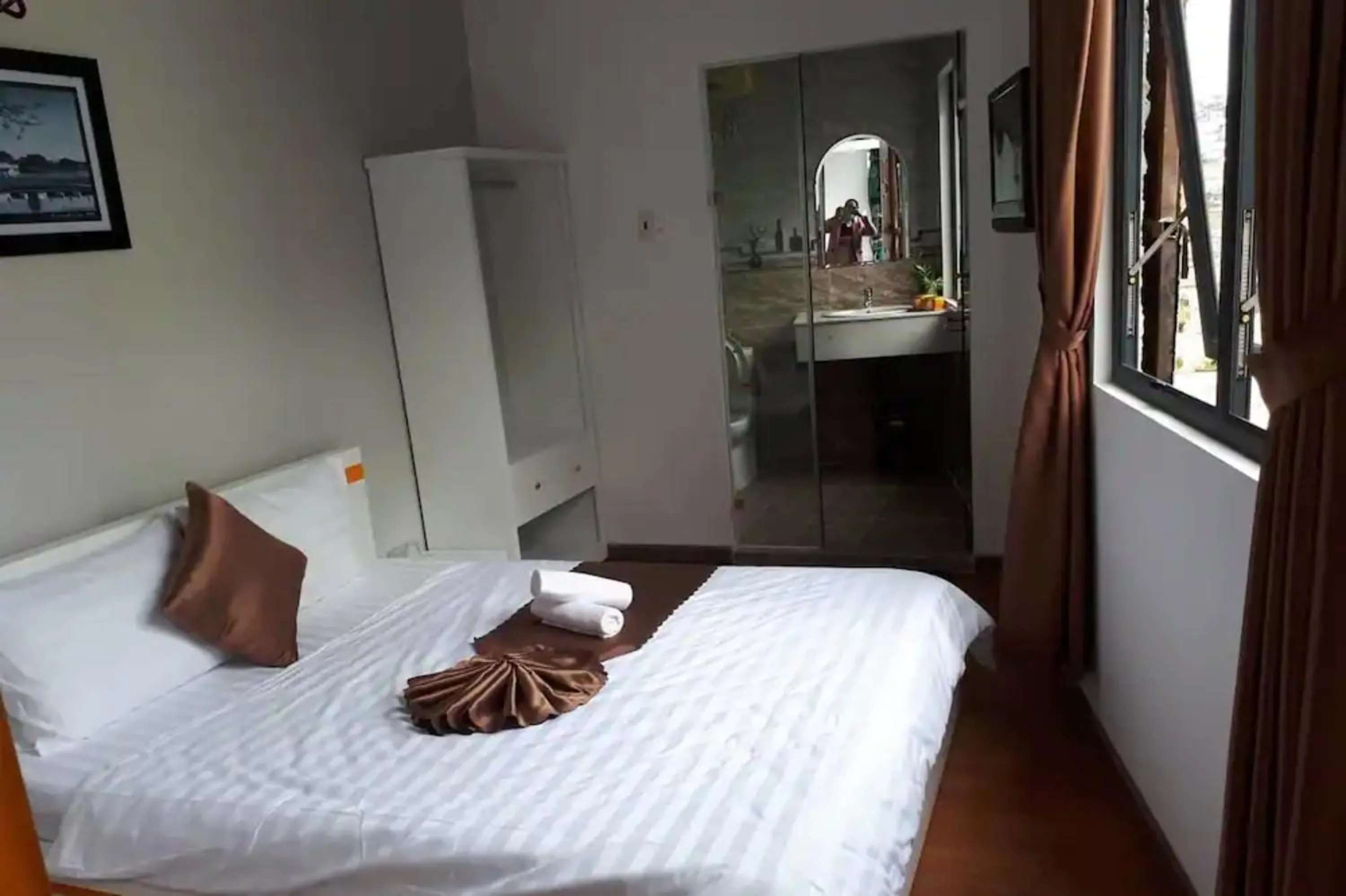 Bedroom, Bed in Minh Quan Hotel