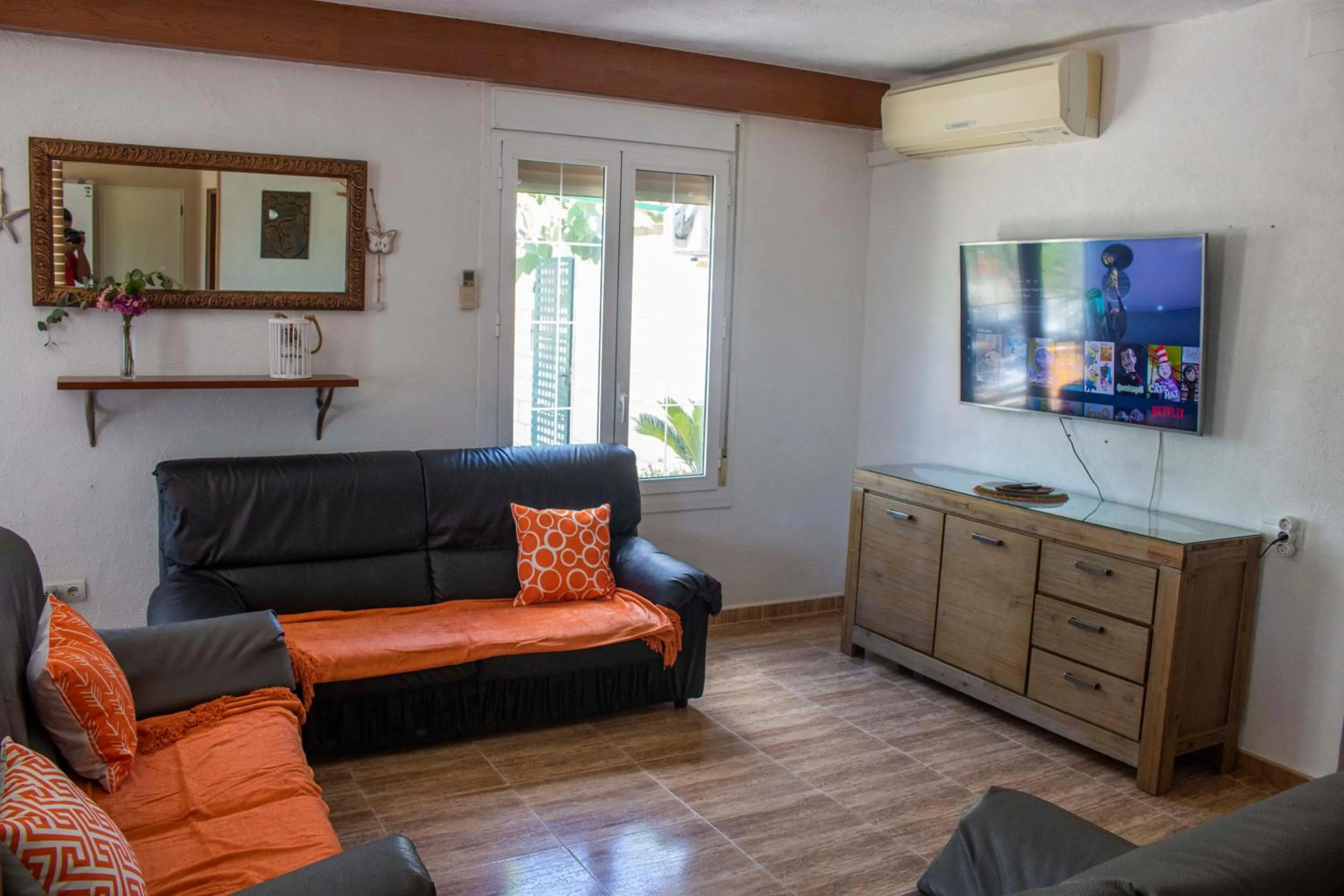 TV and multimedia in Paradise Ebro 2